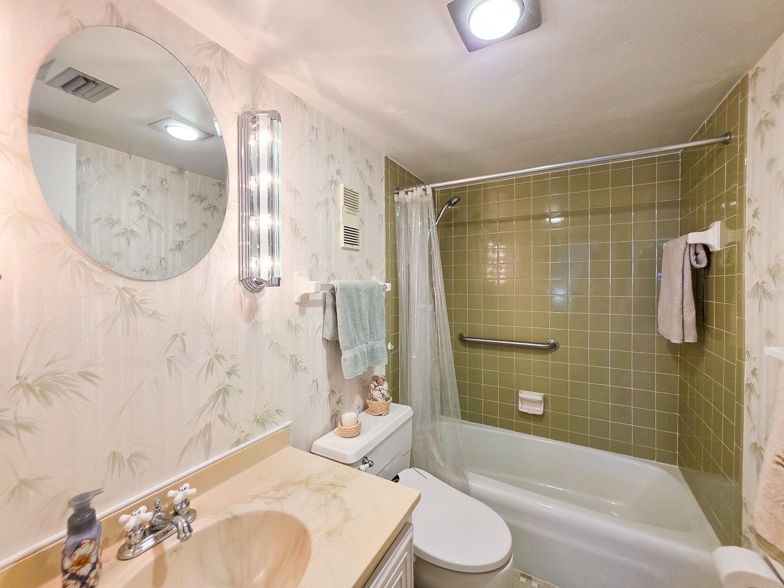 Image 25 of 58 For 3606 Peninsula Drive 605