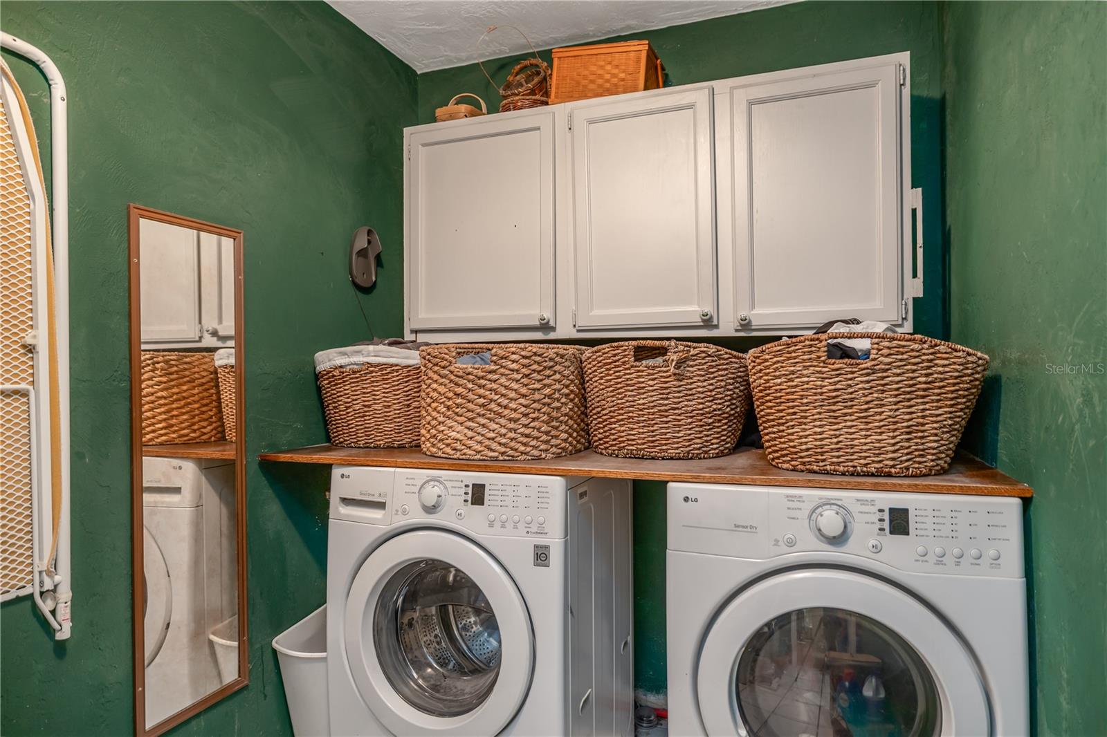 Image 13 of 40 For 379 Oakridge Road