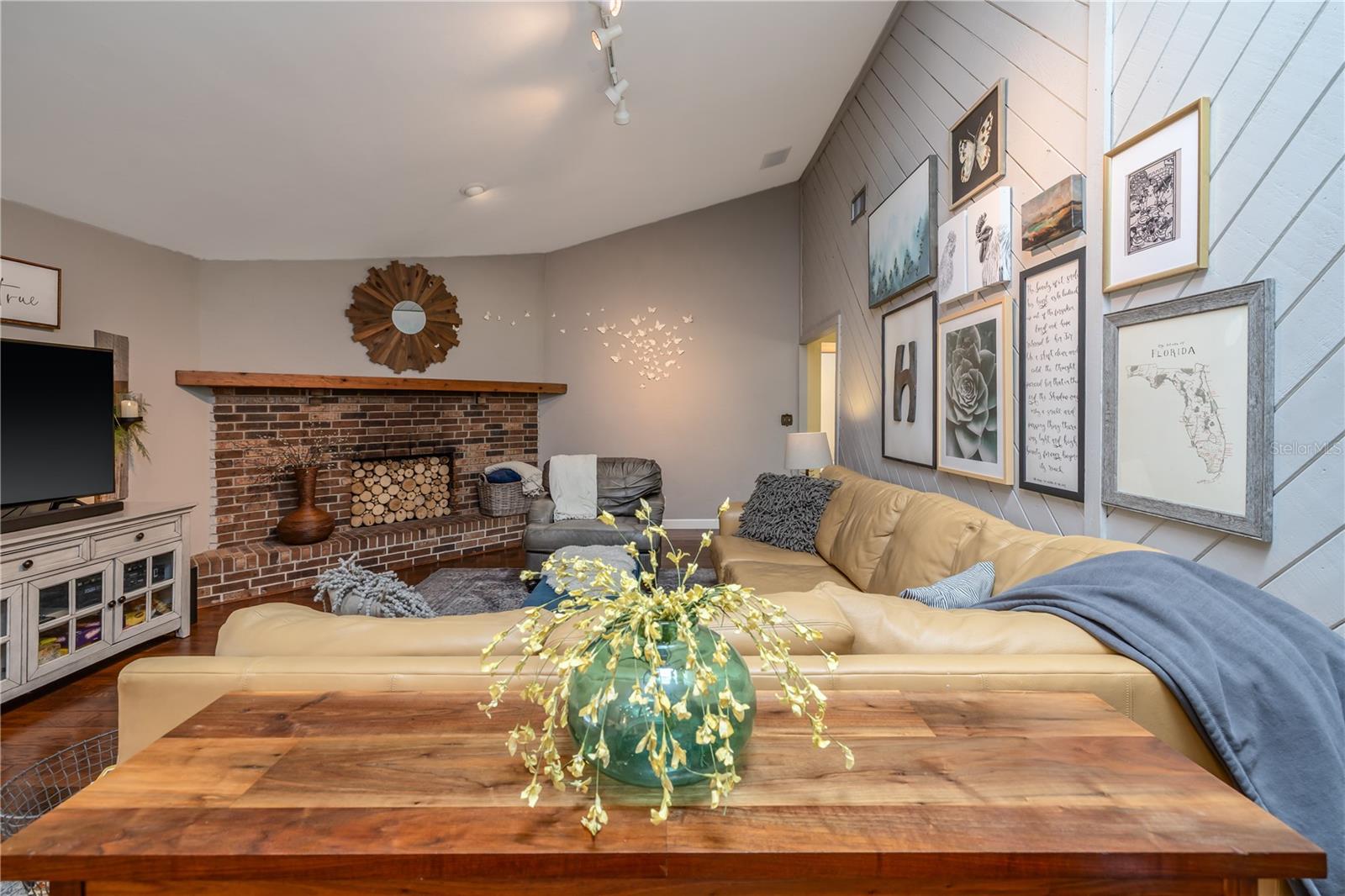 Image 16 of 40 For 379 Oakridge Road