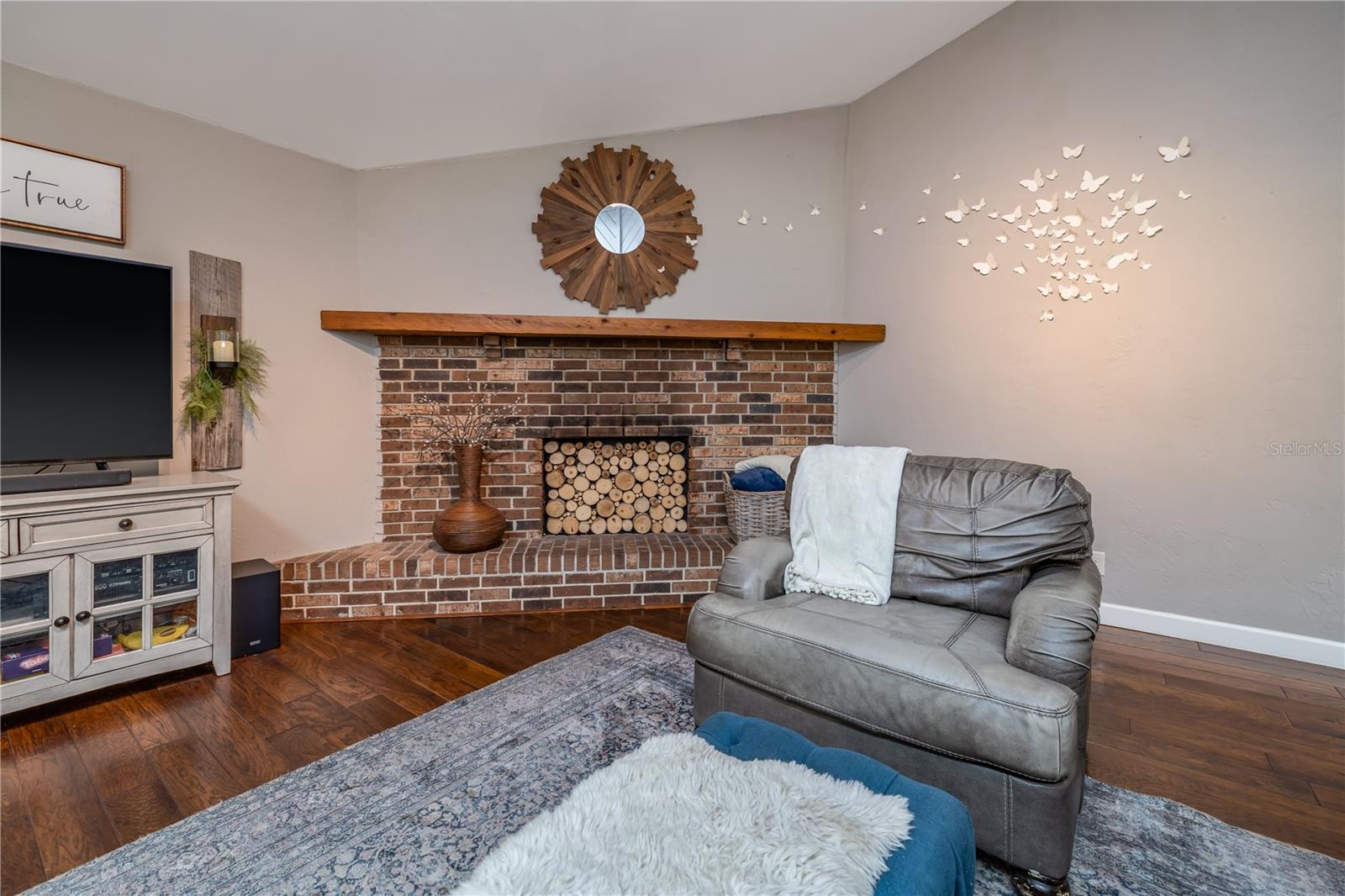 Image 17 of 40 For 379 Oakridge Road