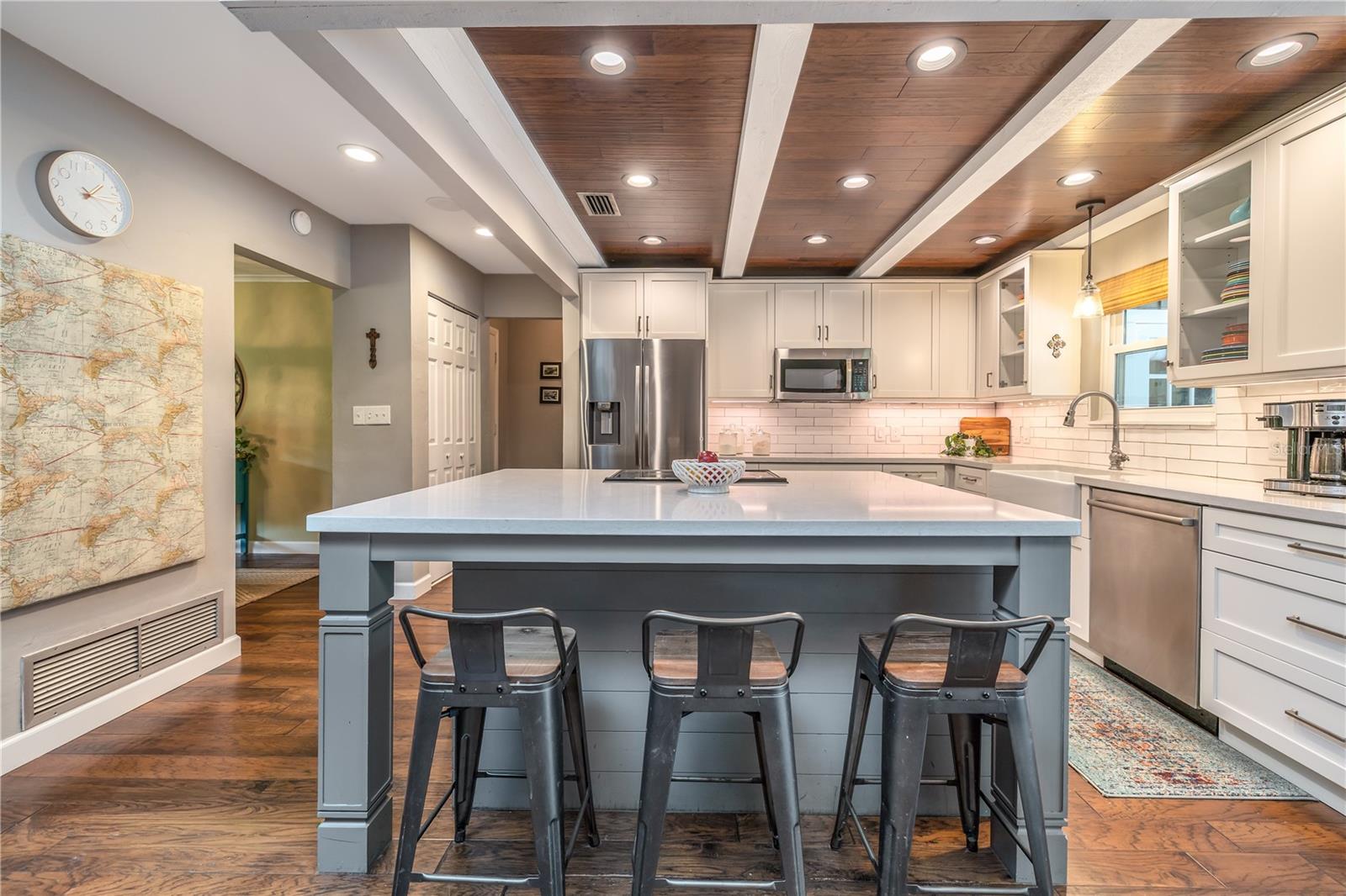 Image 18 of 40 For 379 Oakridge Road