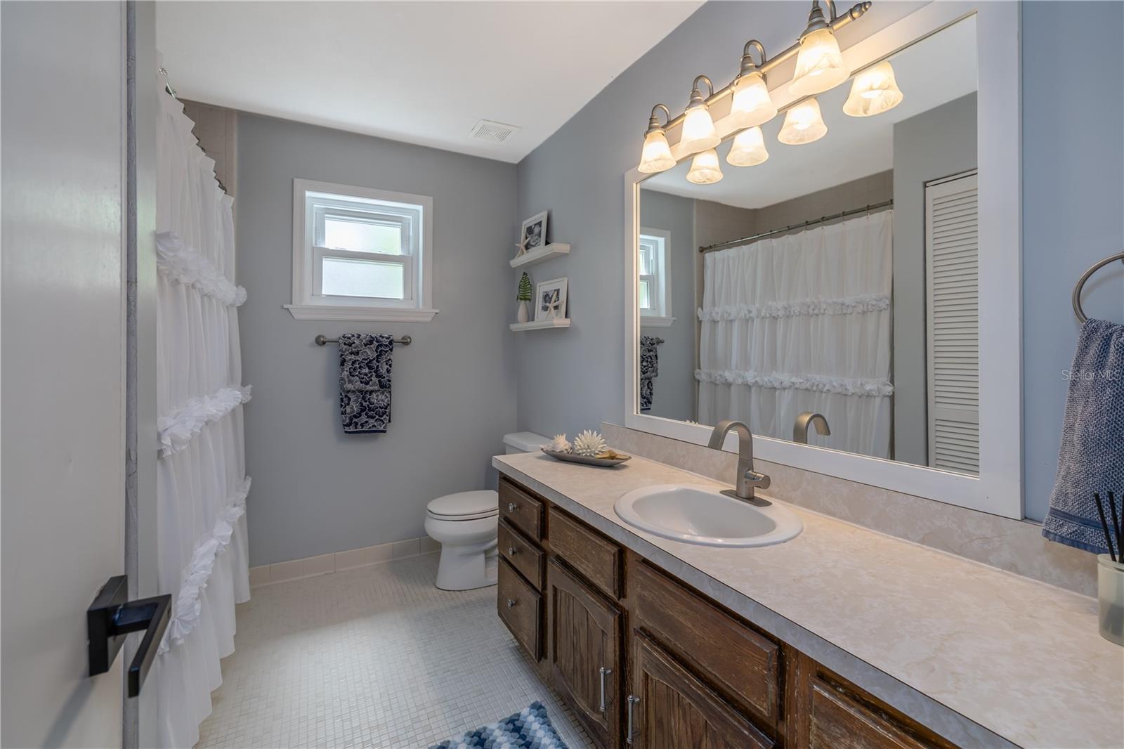 Image 27 of 40 For 379 Oakridge Road