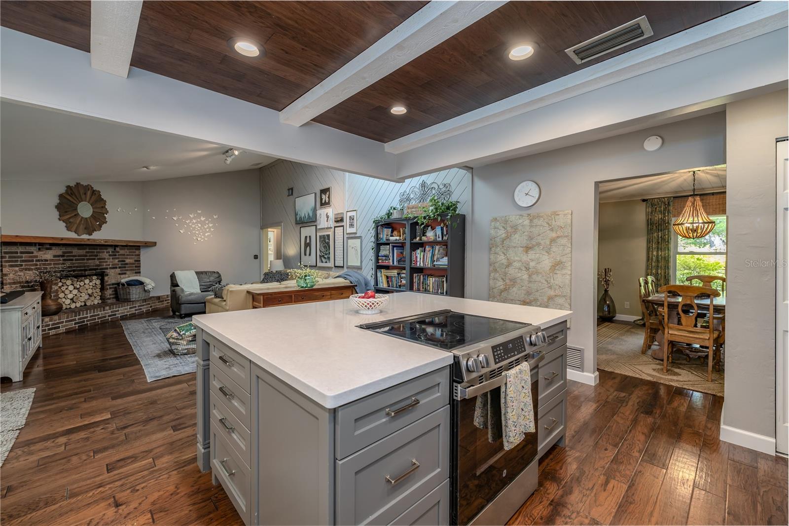 Image 3 of 40 For 379 Oakridge Road