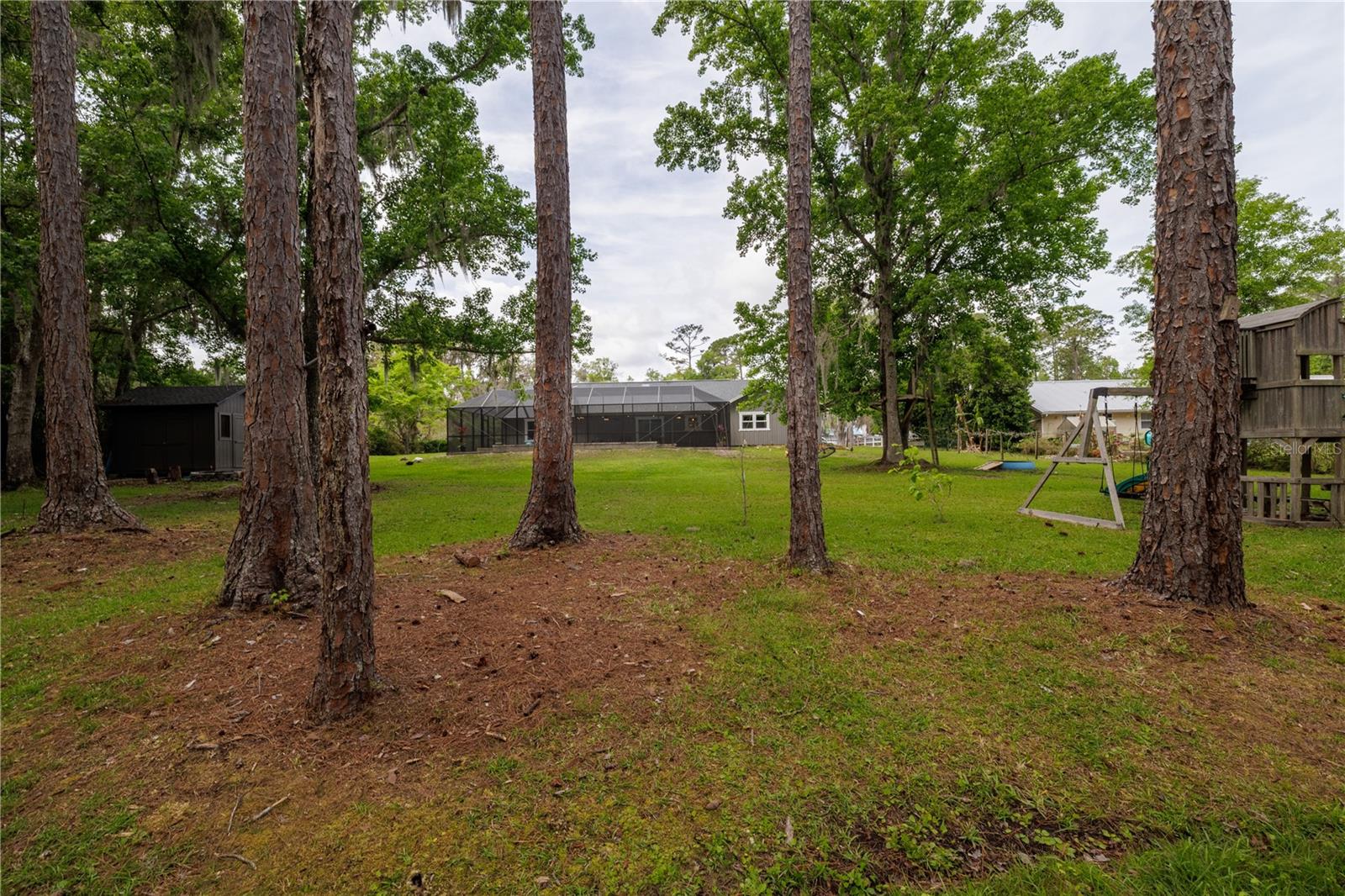 Image 33 of 40 For 379 Oakridge Road