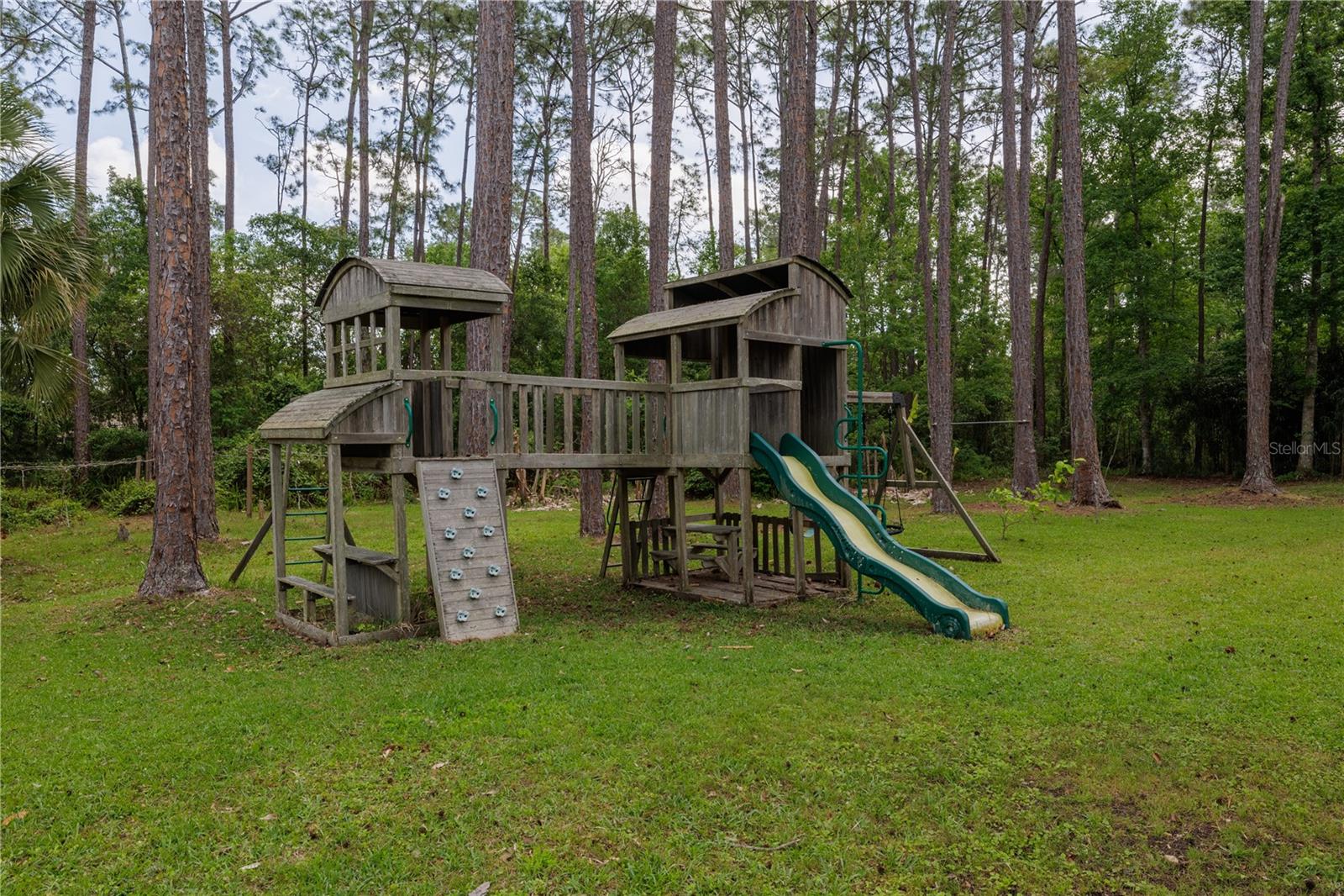 Image 34 of 40 For 379 Oakridge Road