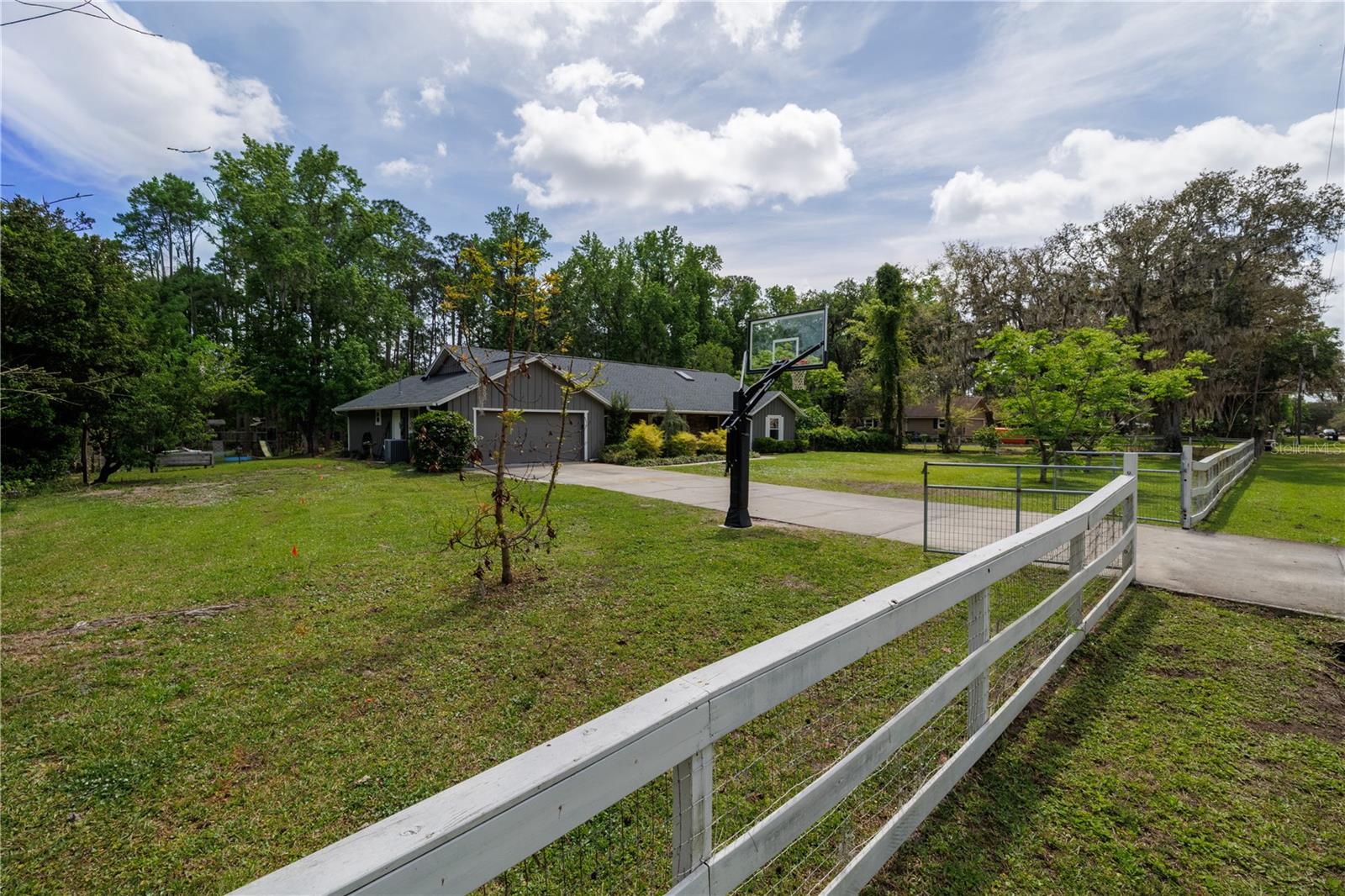 Image 35 of 40 For 379 Oakridge Road