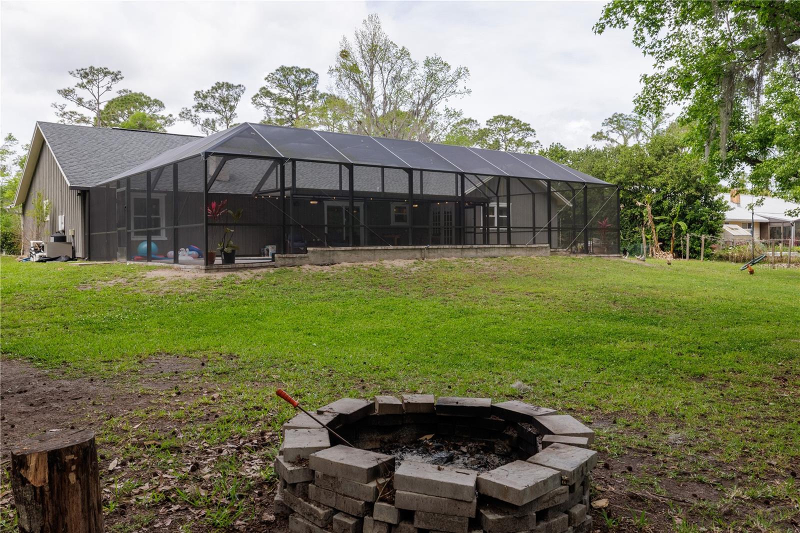 Image 5 of 40 For 379 Oakridge Road