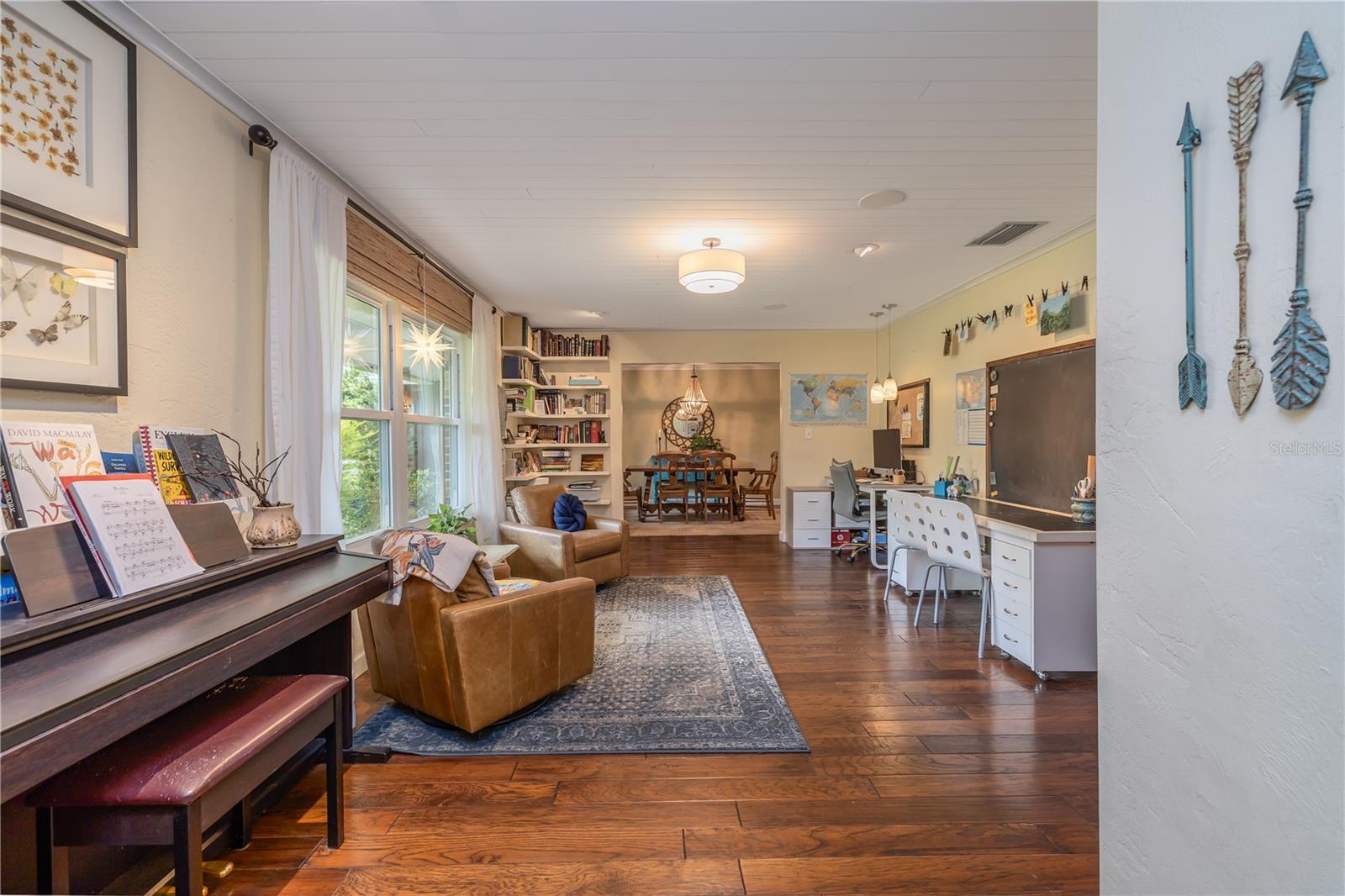 Image 7 of 40 For 379 Oakridge Road