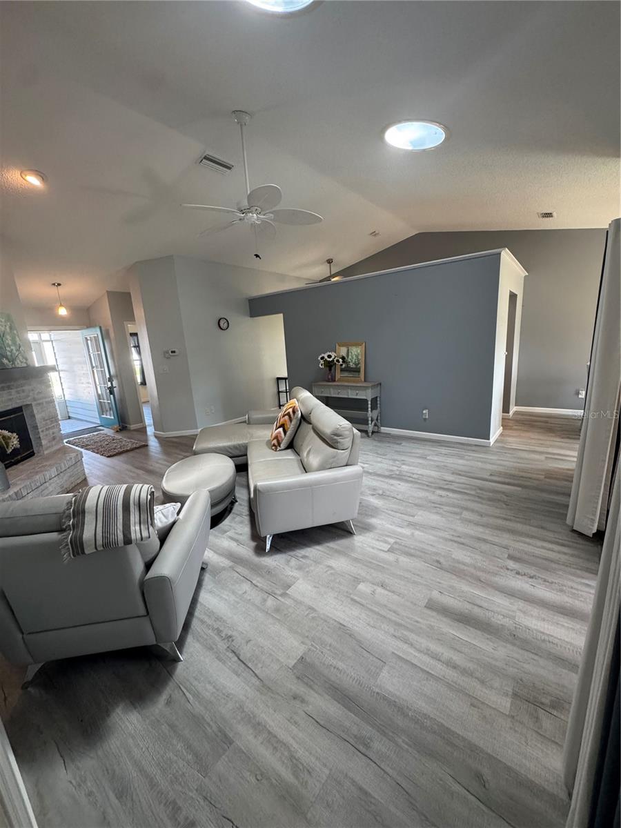 Image 11 of 32 For 731 Pine Shores Circle