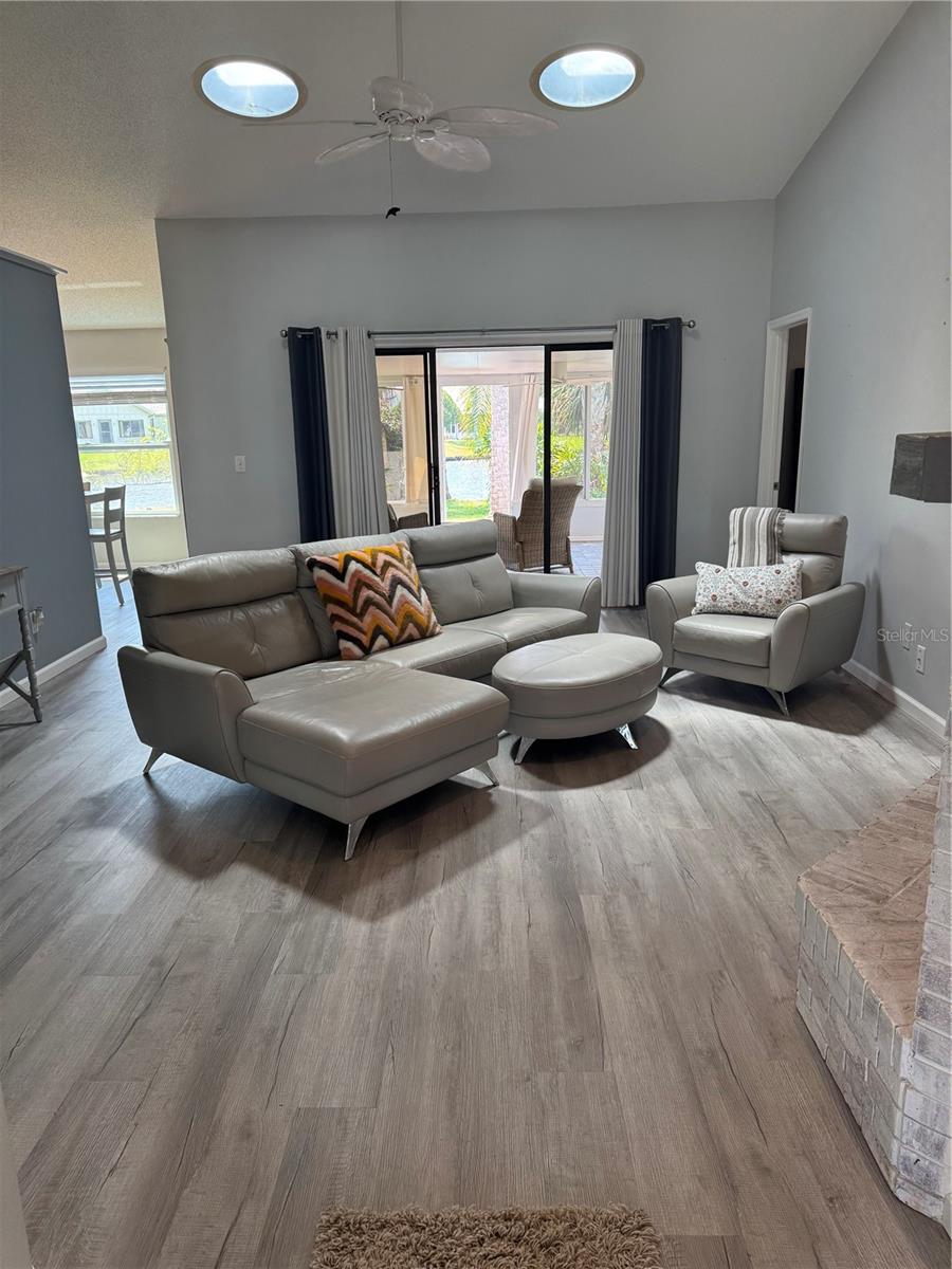 Image 7 of 32 For 731 Pine Shores Circle