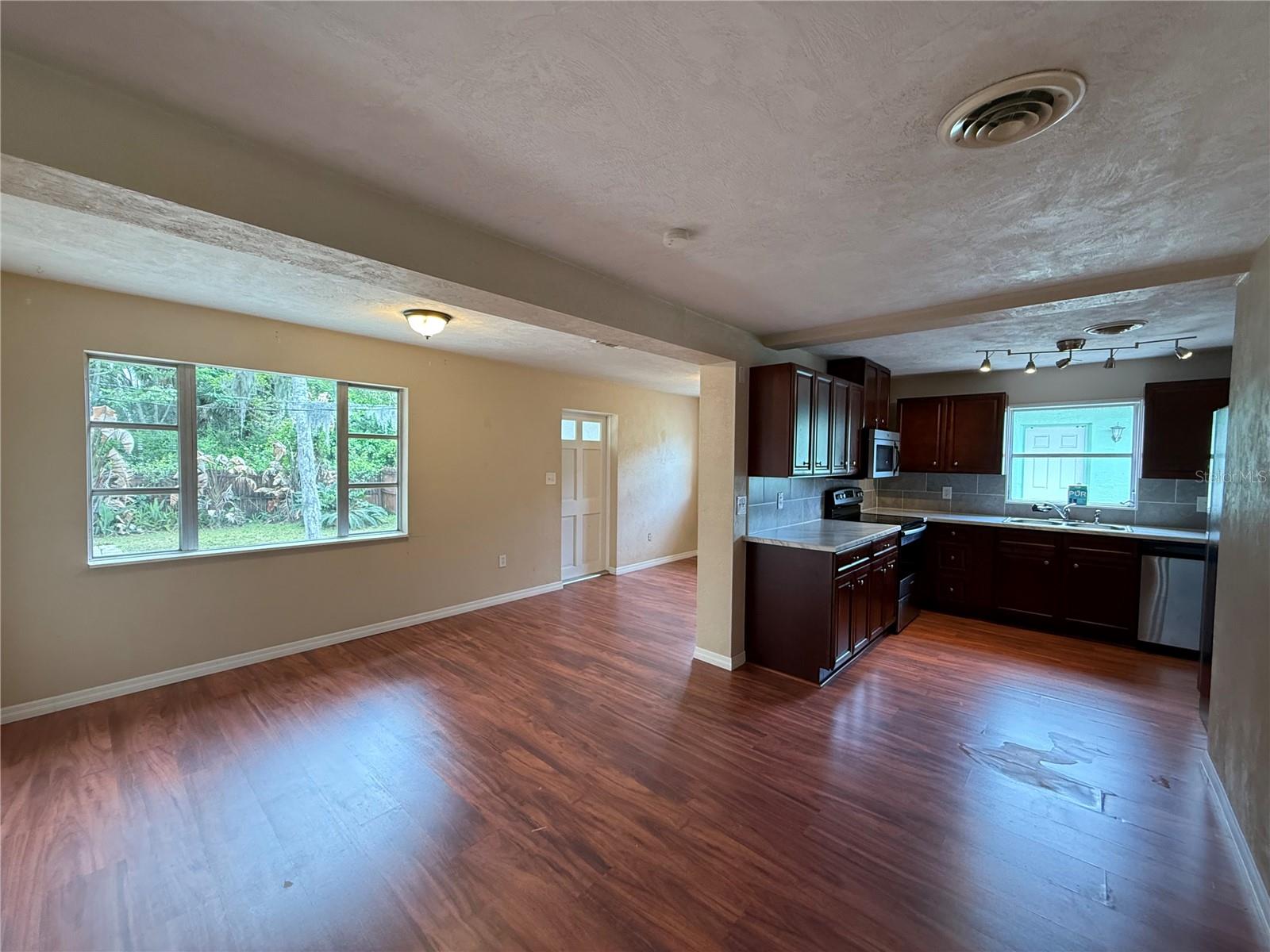 Image 4 of 23 For 438 Perdita Avenue