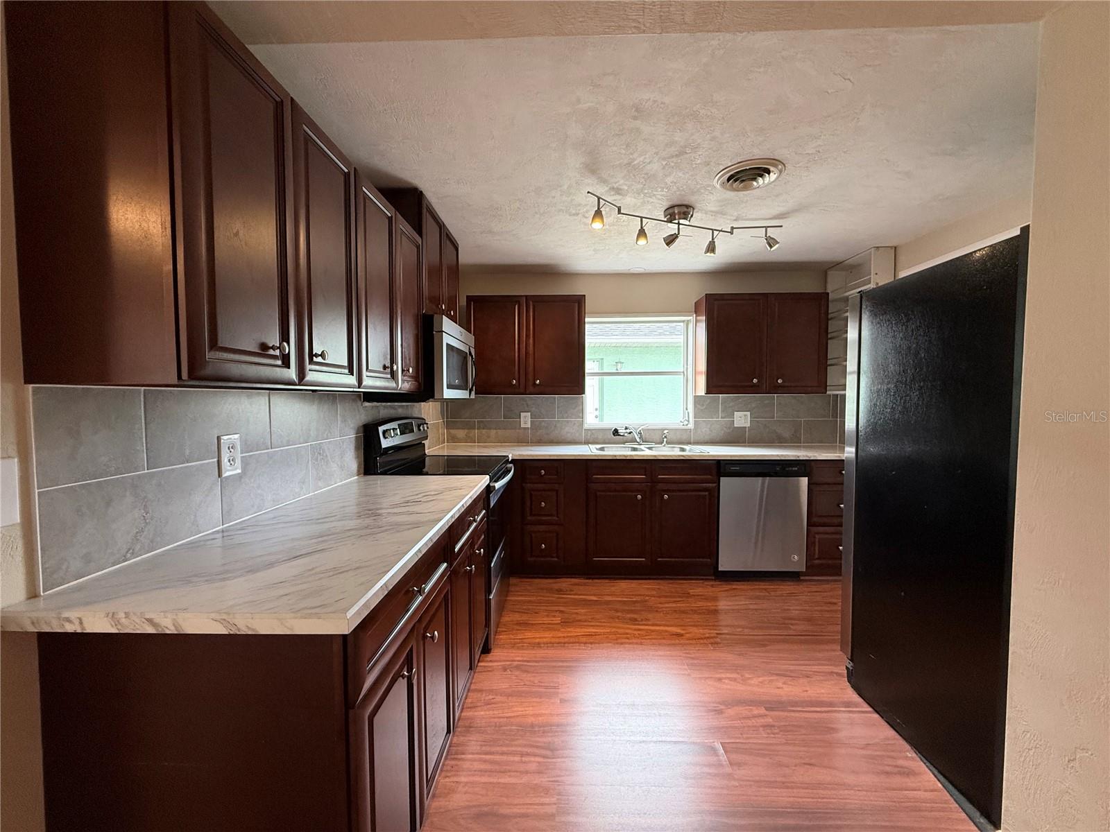 Image 5 of 23 For 438 Perdita Avenue