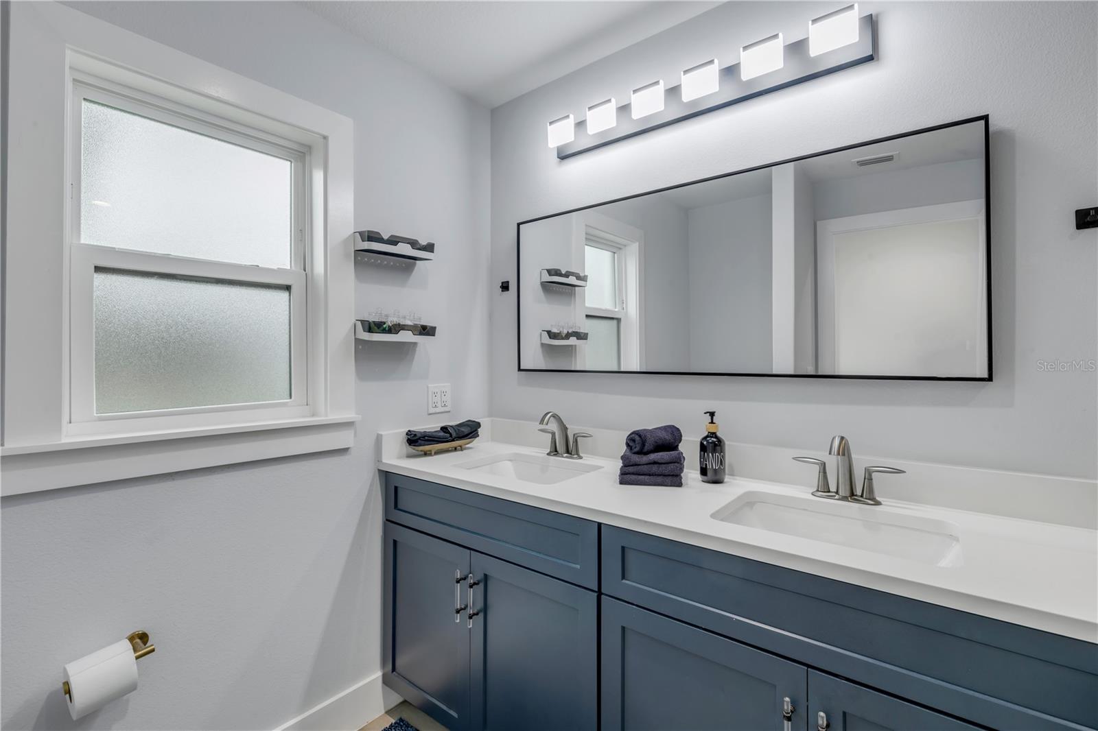 Image 12 of 93 For 202 Atlantic Avenue