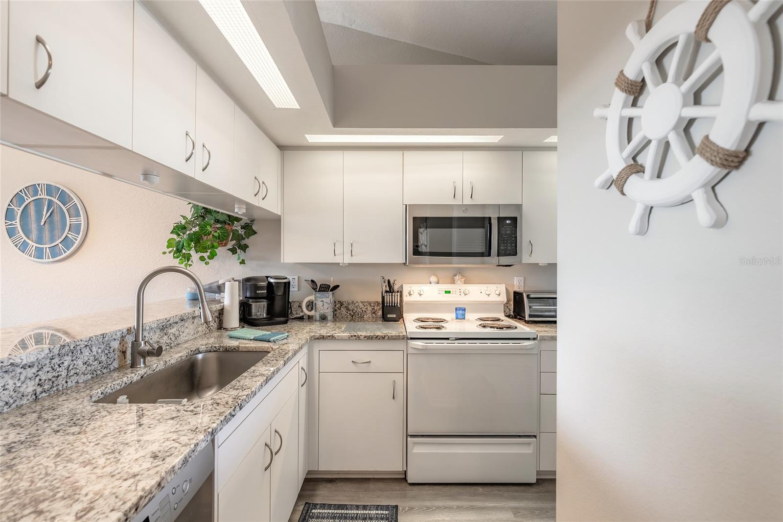 Image 10 of 29 For 402 Bouchelle Drive 204