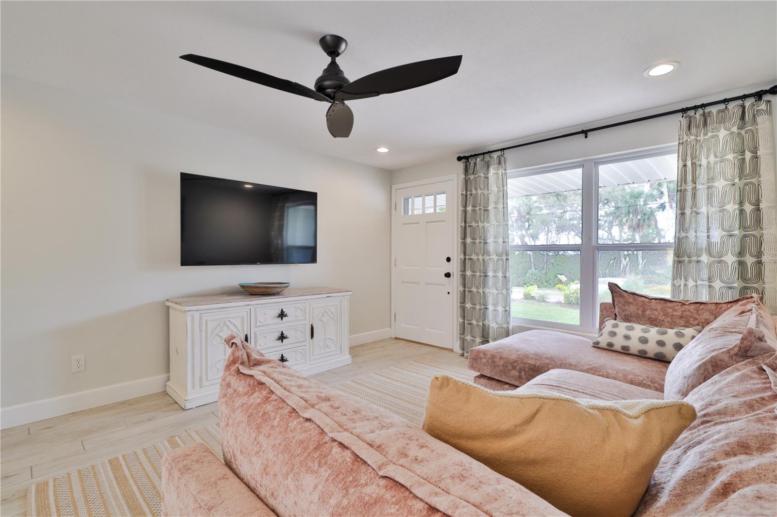 Image 5 of 39 For 2307 Saxon Drive