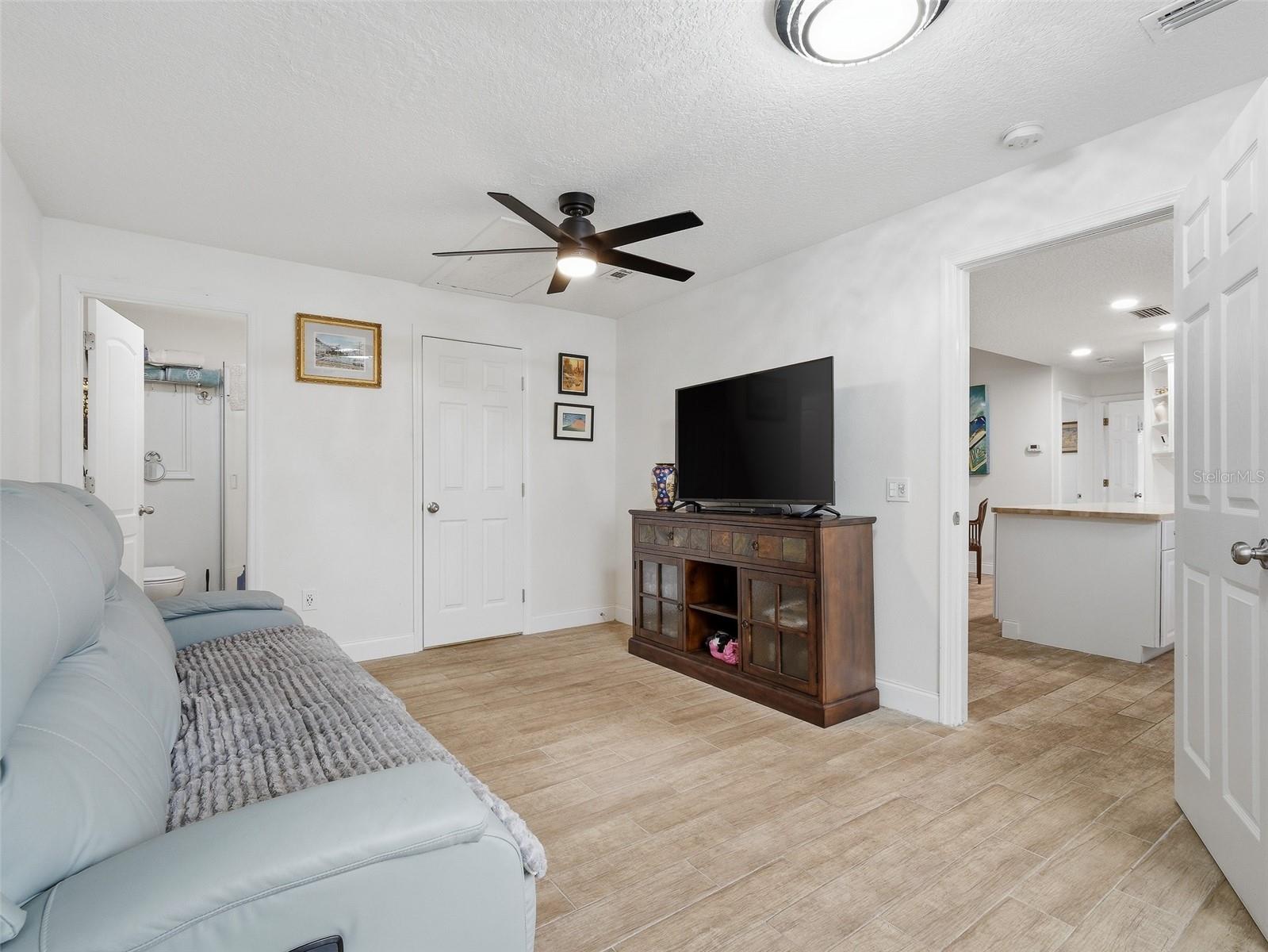 Image 14 of 29 For 1004 7th Street