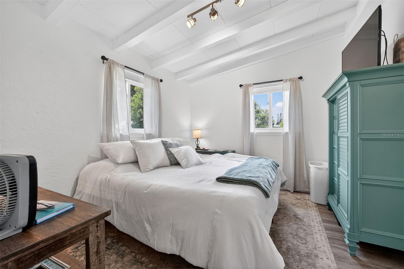 Image 16 of 48 For 116 Woodley Avenue