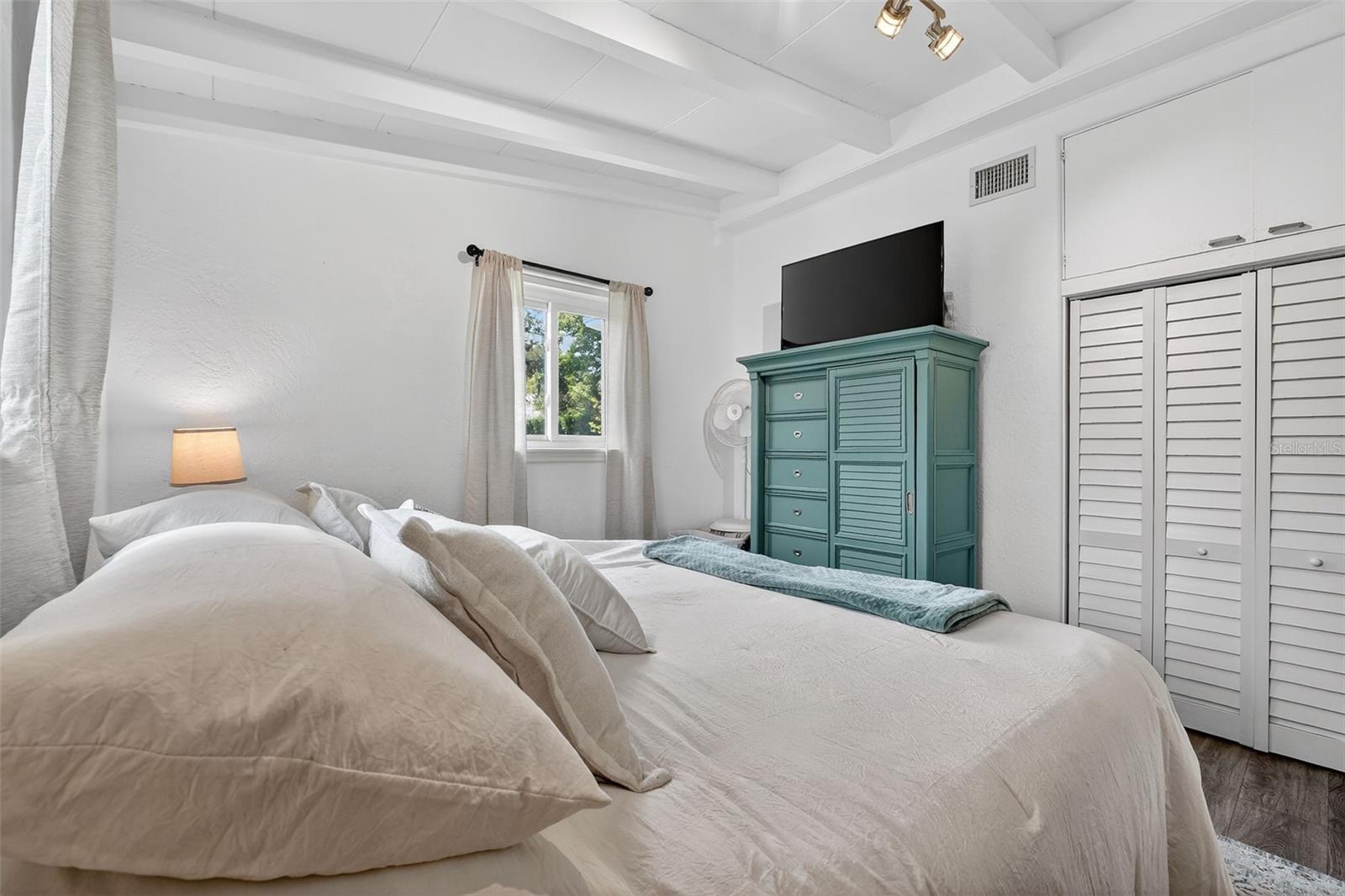 Image 17 of 48 For 116 Woodley Avenue