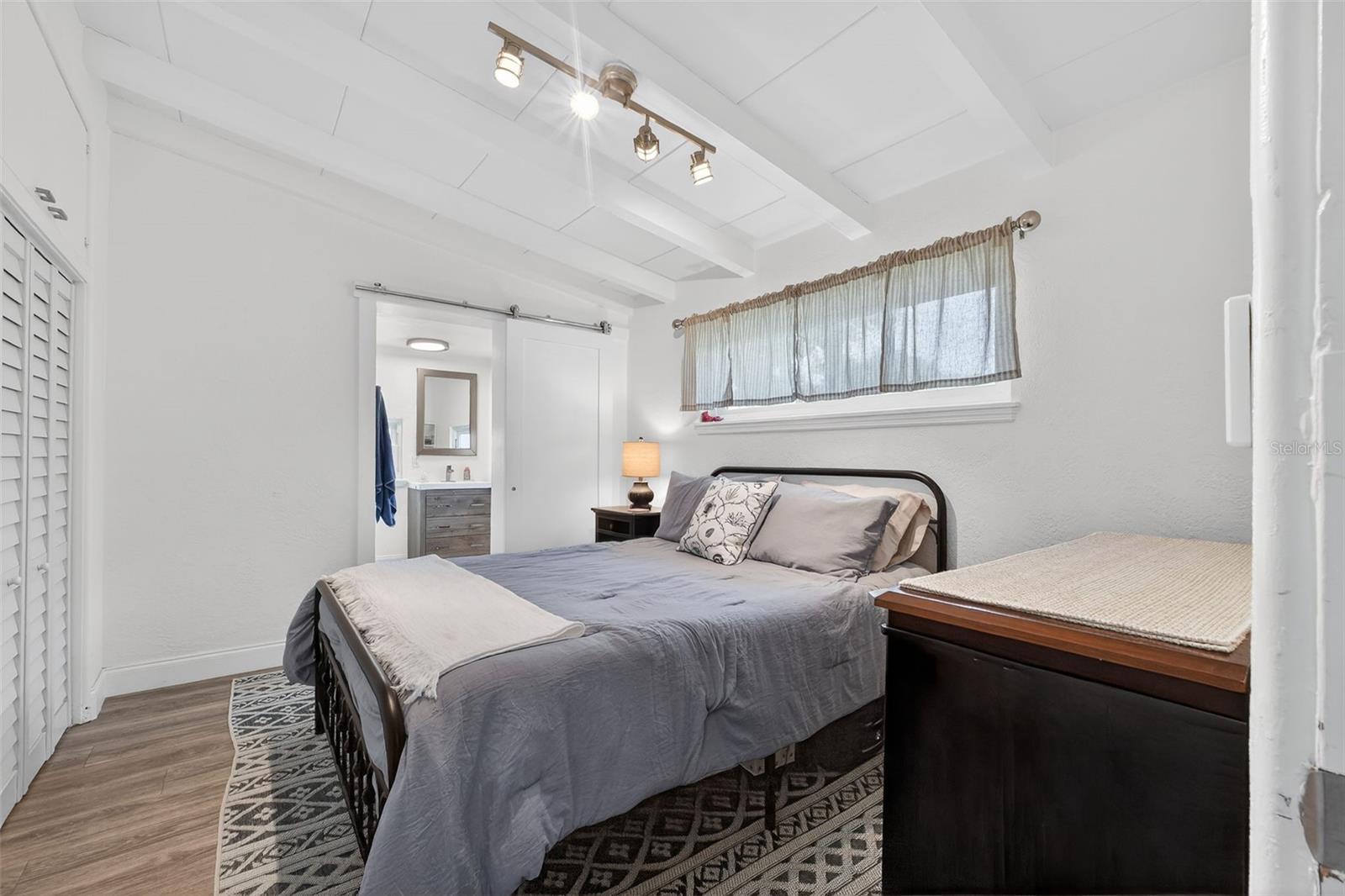 Image 18 of 48 For 116 Woodley Avenue