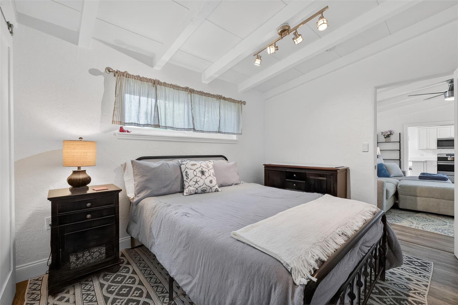 Image 19 of 48 For 116 Woodley Avenue