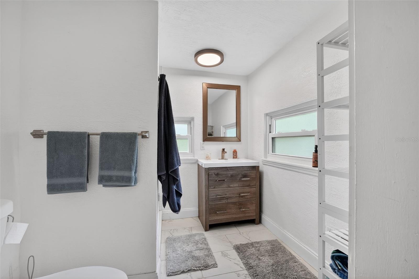 Image 20 of 48 For 116 Woodley Avenue