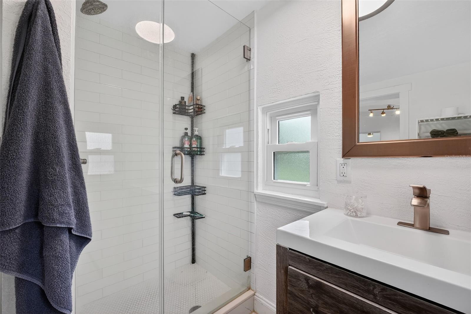 Image 21 of 48 For 116 Woodley Avenue