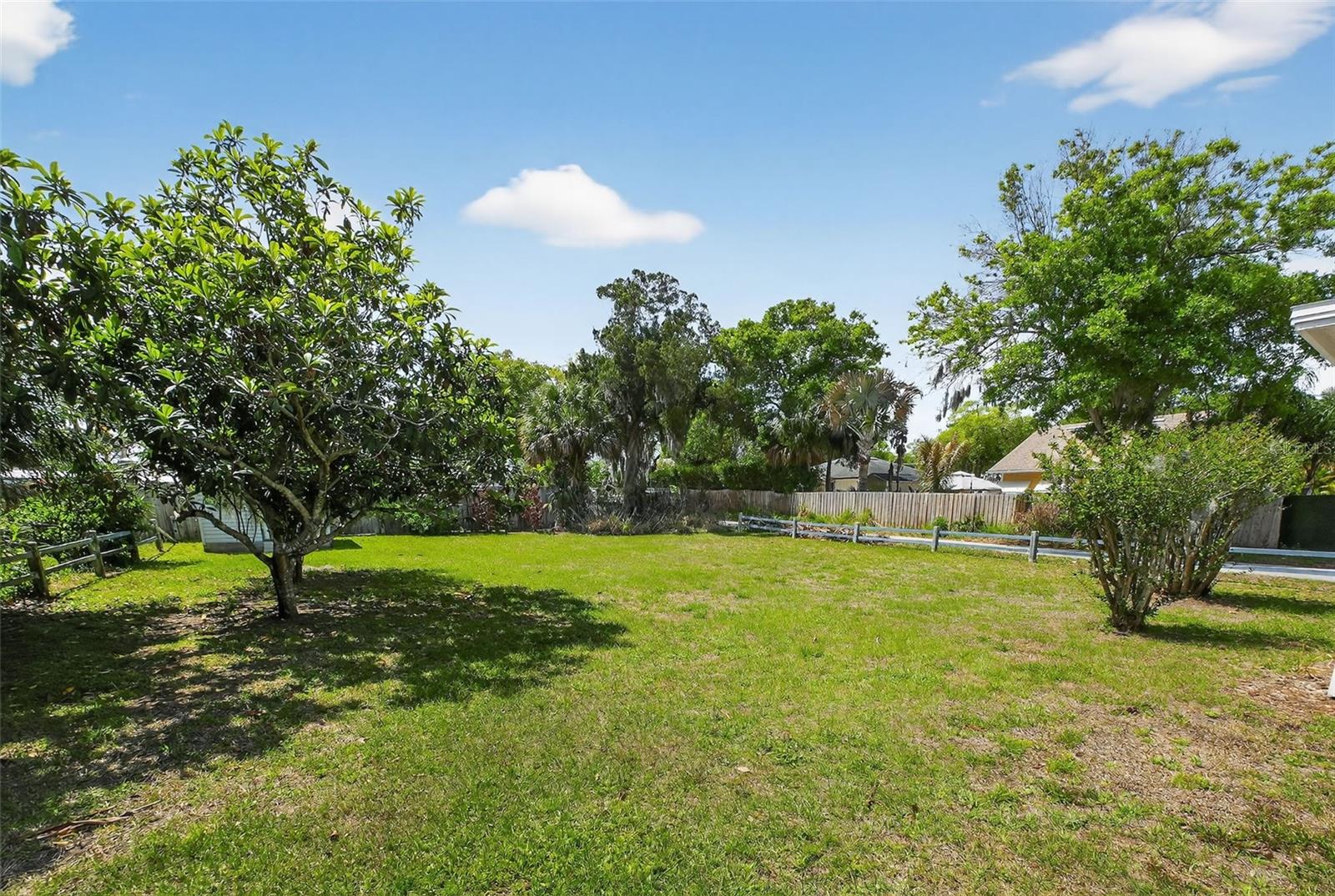 Image 23 of 48 For 116 Woodley Avenue