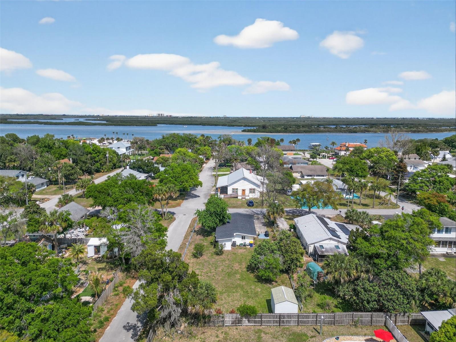 Image 32 of 48 For 116 Woodley Avenue