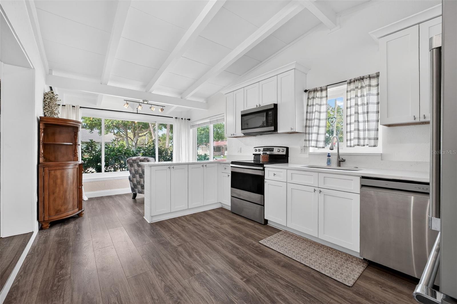 Image 42 of 48 For 116 Woodley Avenue