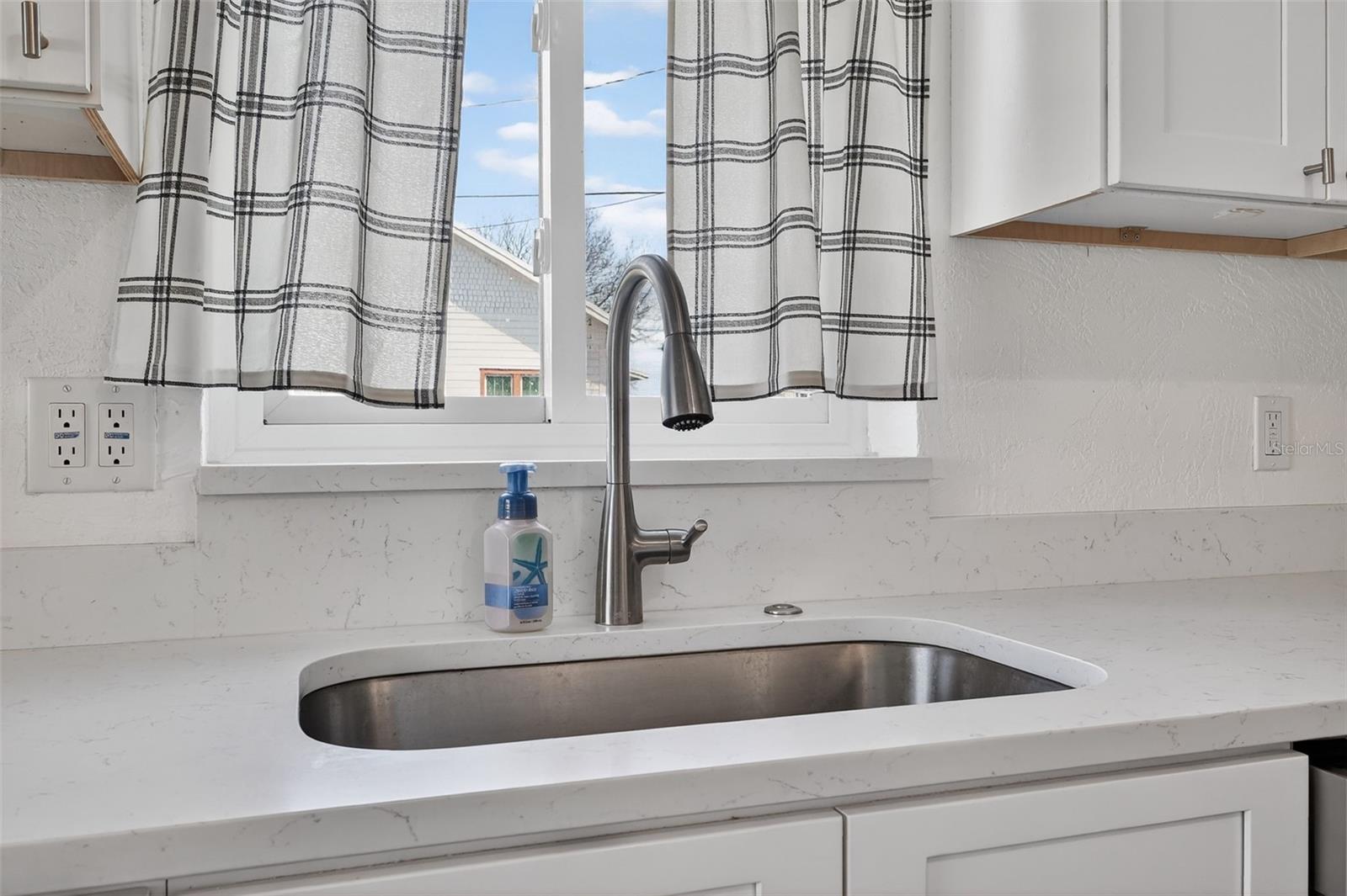 Image 43 of 48 For 116 Woodley Avenue