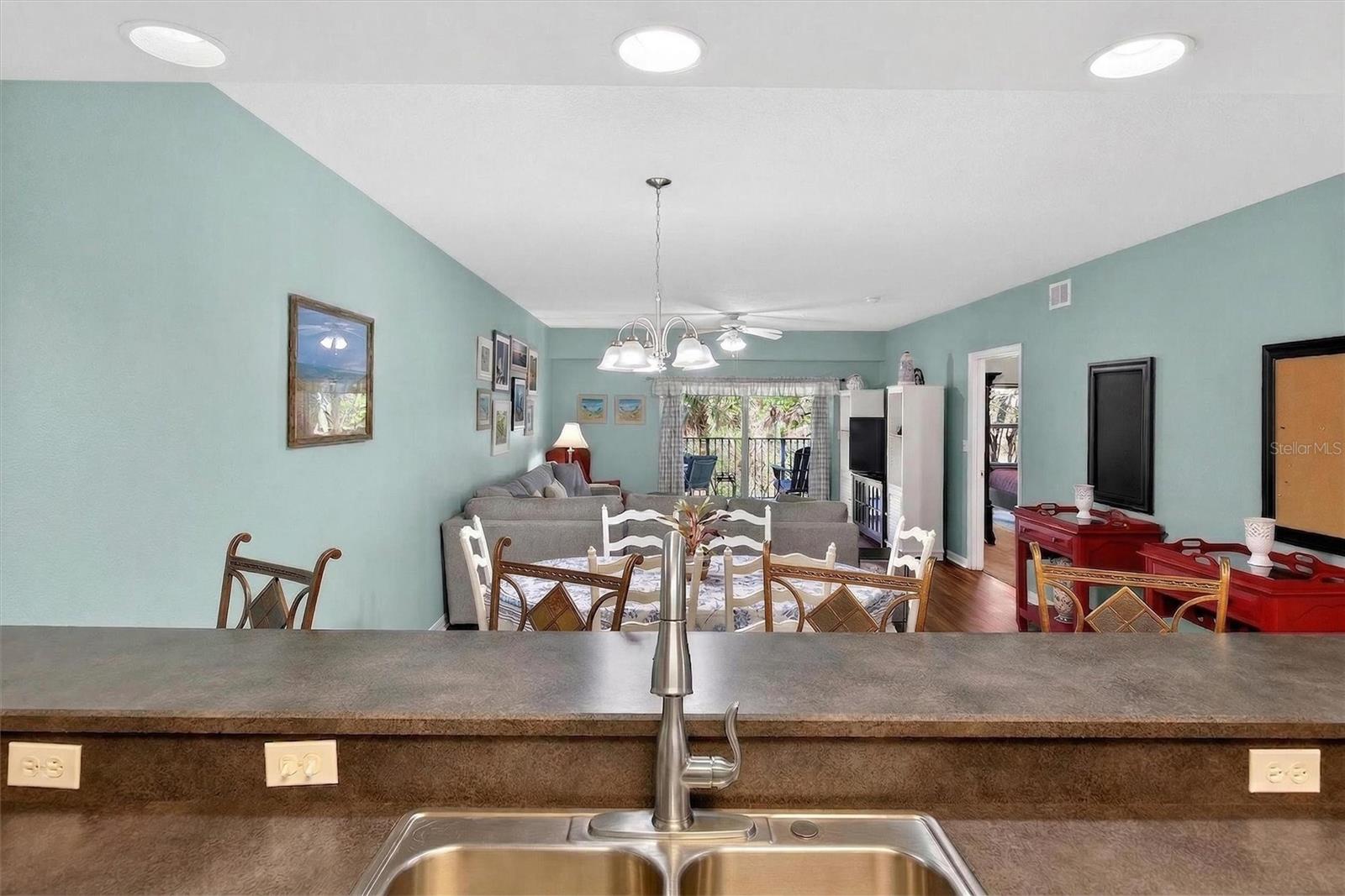 Image 8 of 75 For 5300 Atlantic Avenue 9-204