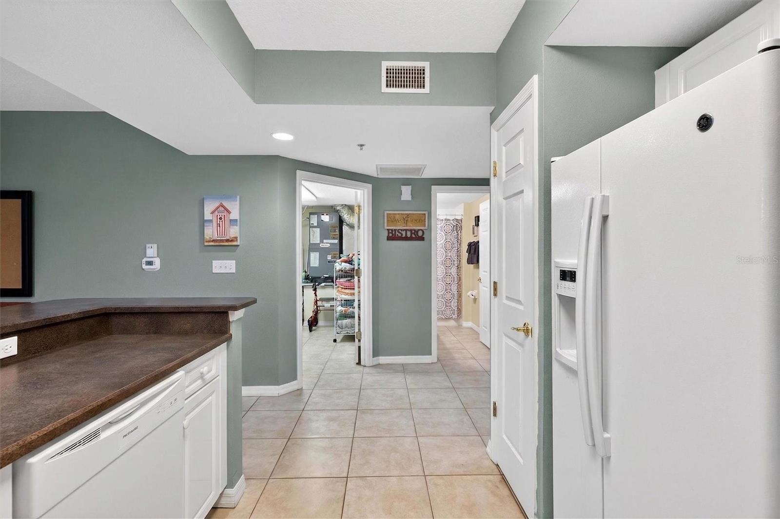 Image 9 of 75 For 5300 Atlantic Avenue 9-204