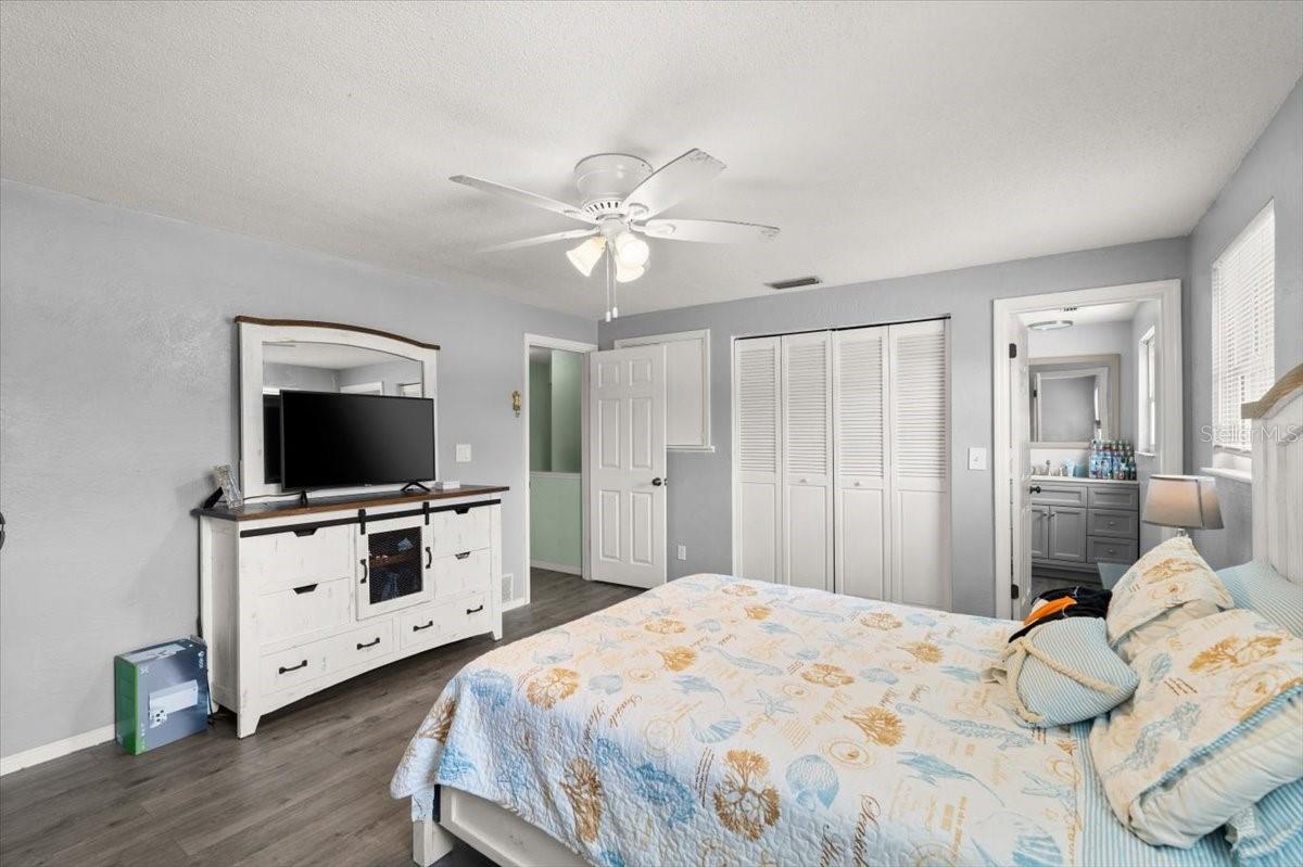 Image 25 of 52 For 20 Putnam Avenue