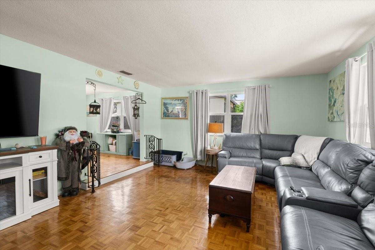 Image 4 of 52 For 20 Putnam Avenue