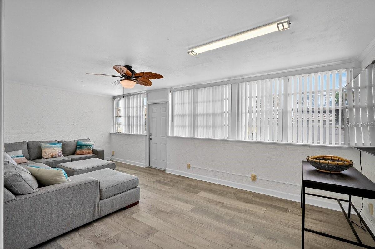 Image 14 of 53 For 2538 Coral Way W