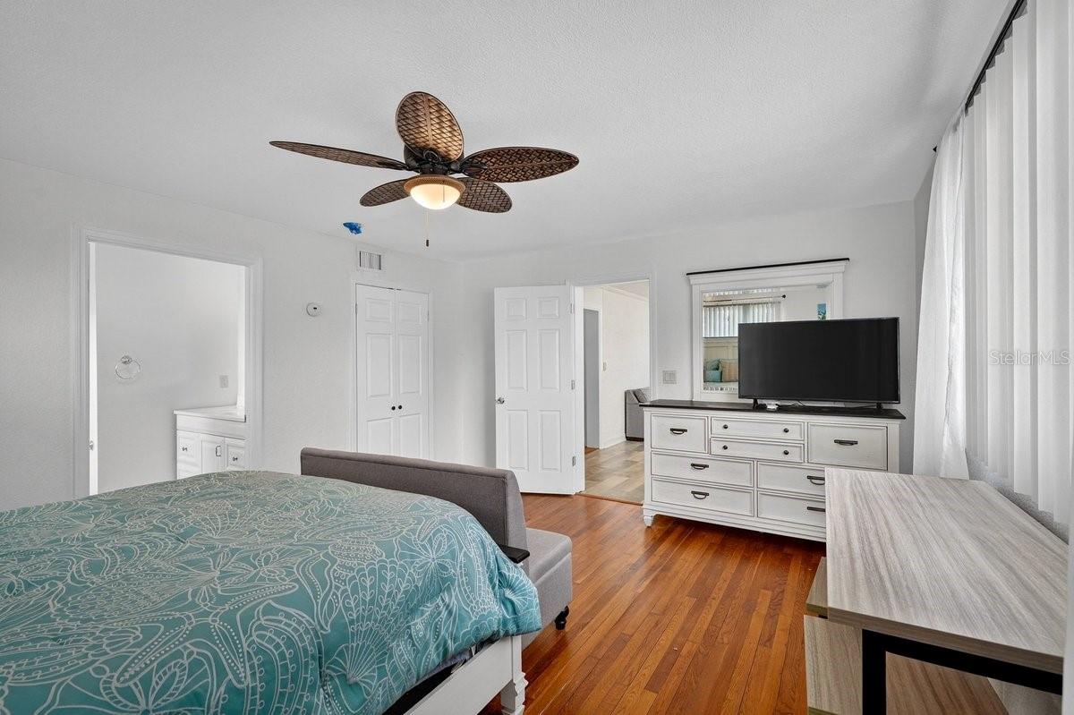 Image 18 of 53 For 2538 Coral Way W