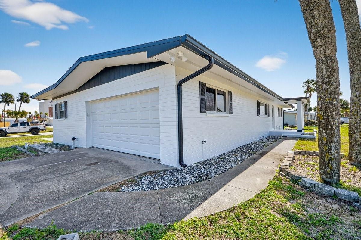 Image 2 of 53 For 2538 Coral Way W