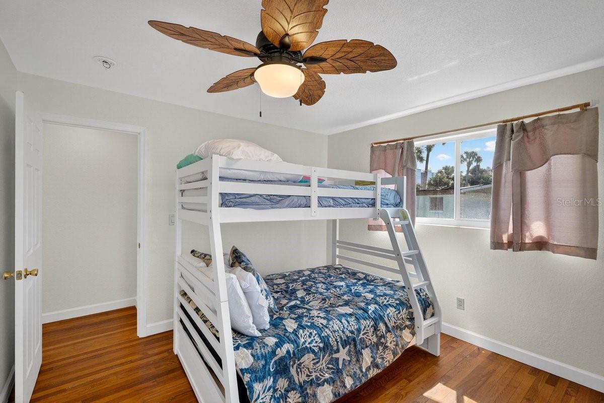 Image 24 of 53 For 2538 Coral Way W