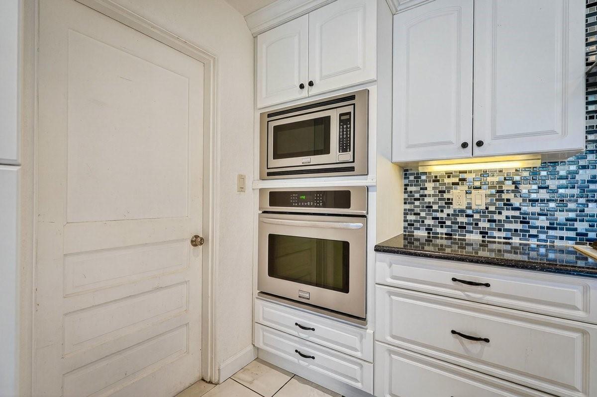 Image 27 of 53 For 2538 Coral Way W