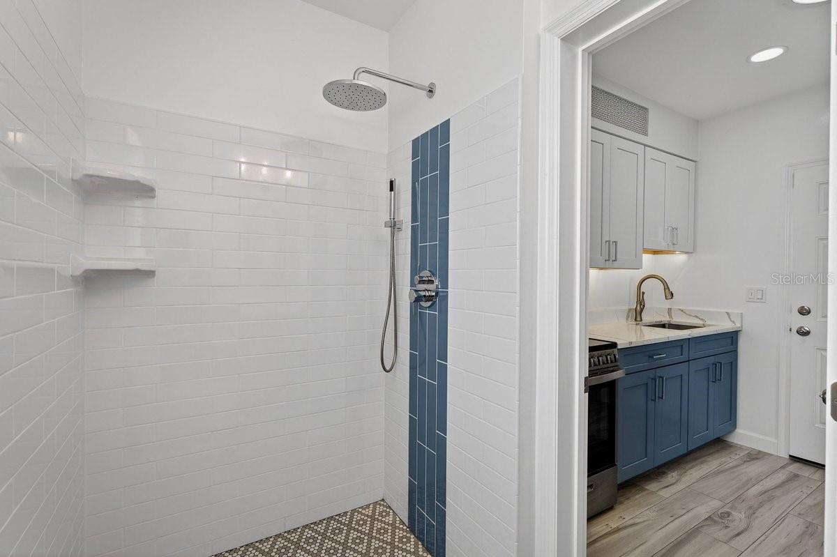 Image 34 of 53 For 2538 Coral Way W