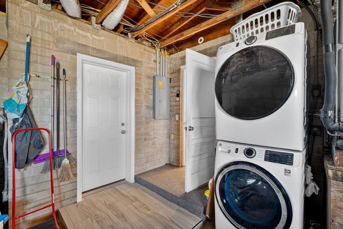 Image 35 of 53 For 2538 Coral Way W