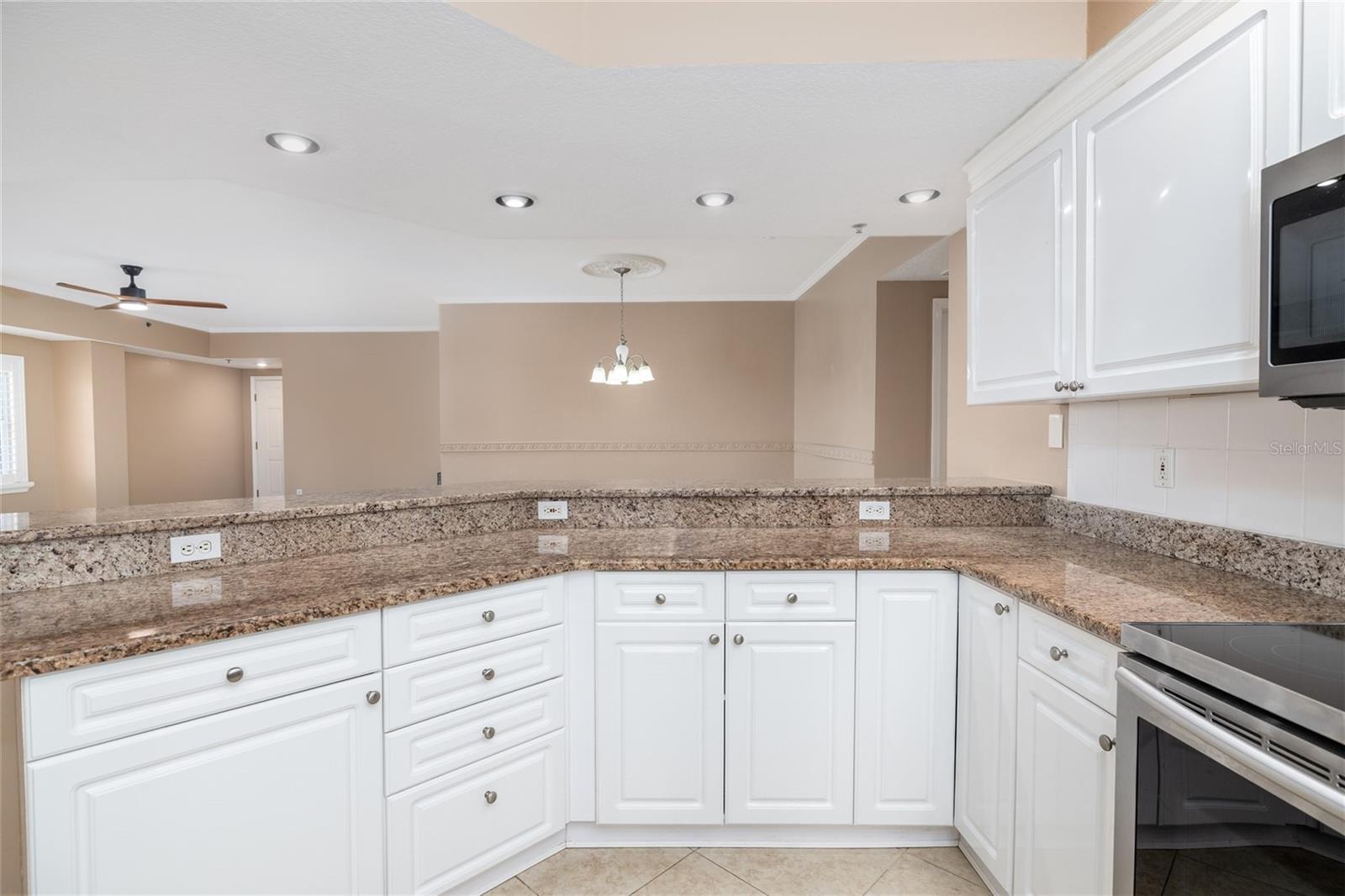 Image 12 of 70 For 5300 Atlantic Avenue 6-207