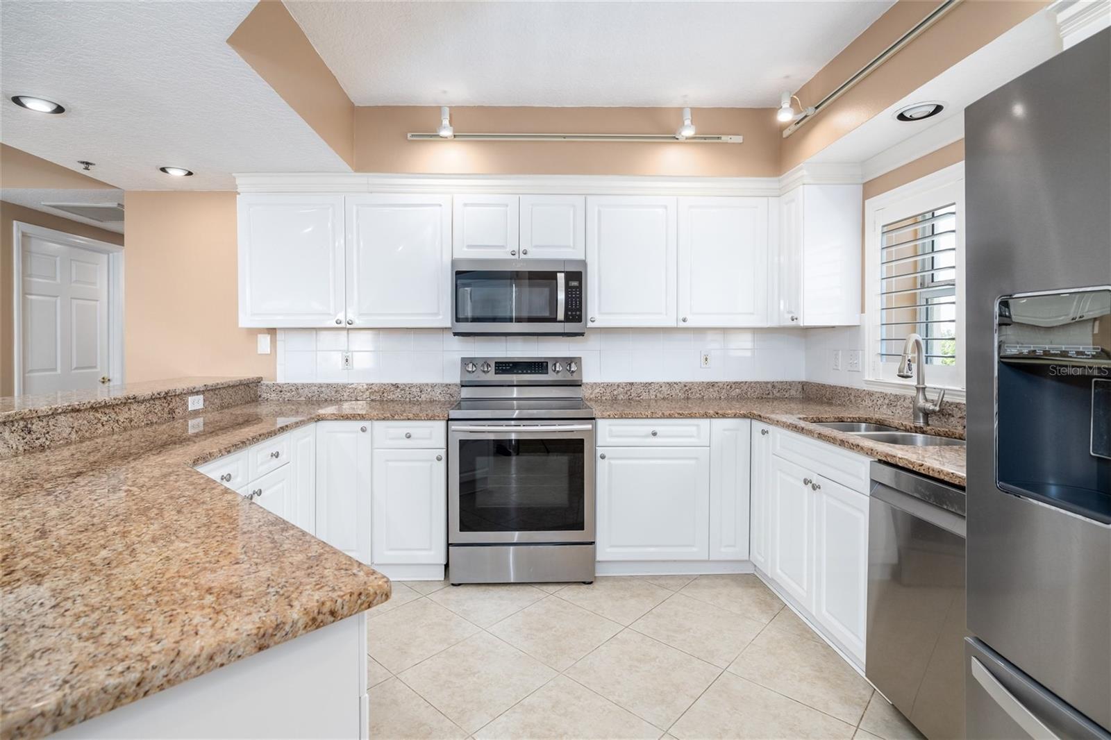 Image 5 of 70 For 5300 Atlantic Avenue 6-207