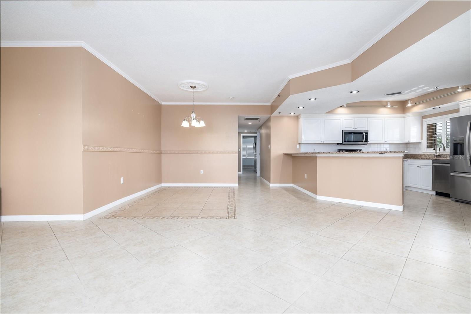 Image 6 of 70 For 5300 Atlantic Avenue 6-207