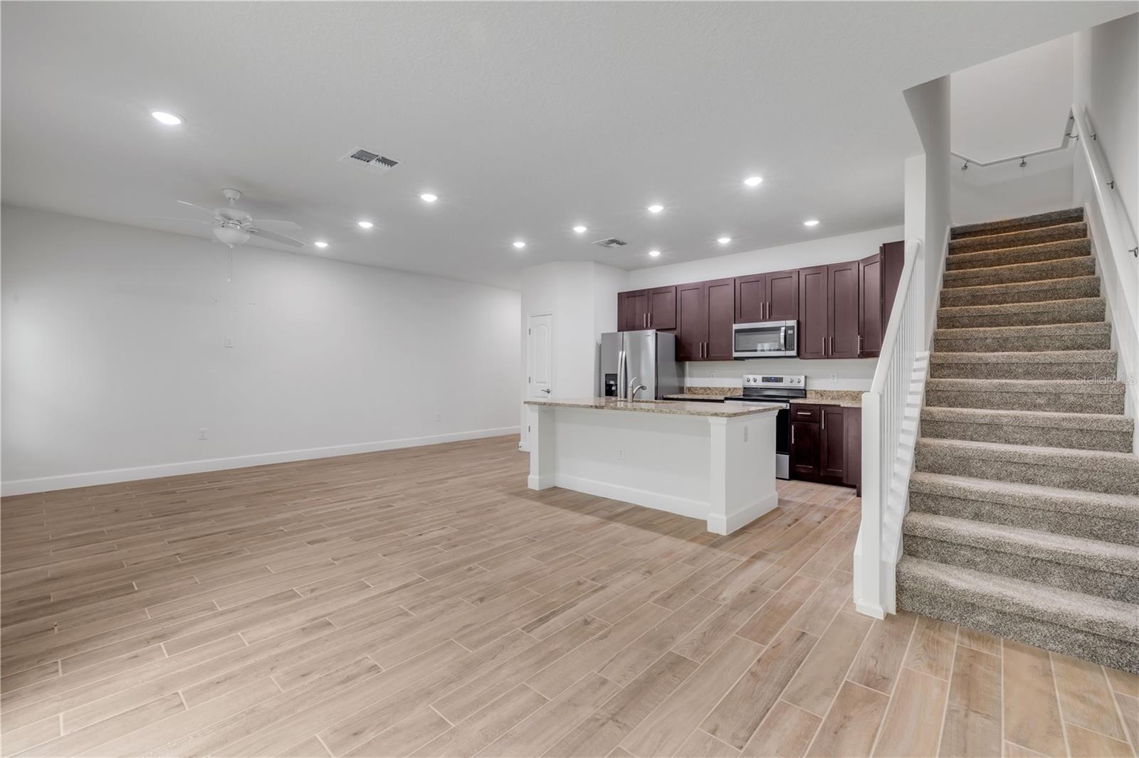 Image 7 of 34 For 553 Coronado Cove Road