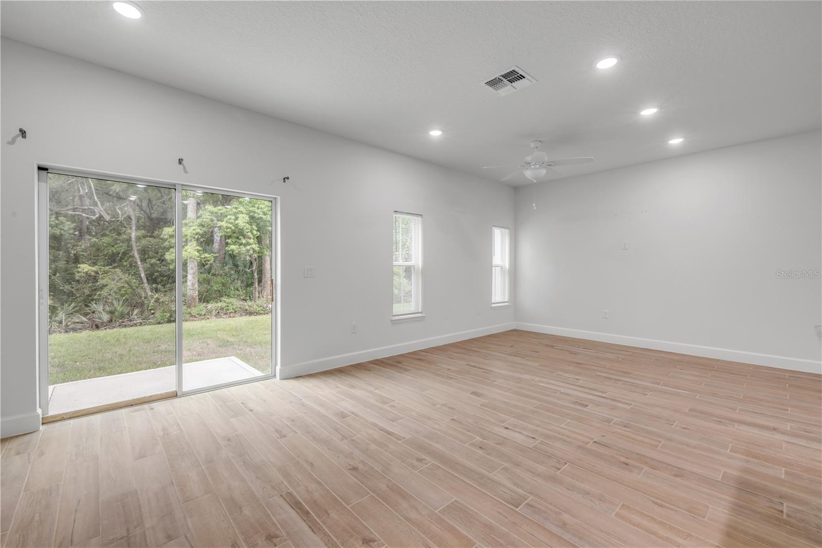 Image 8 of 34 For 553 Coronado Cove Road