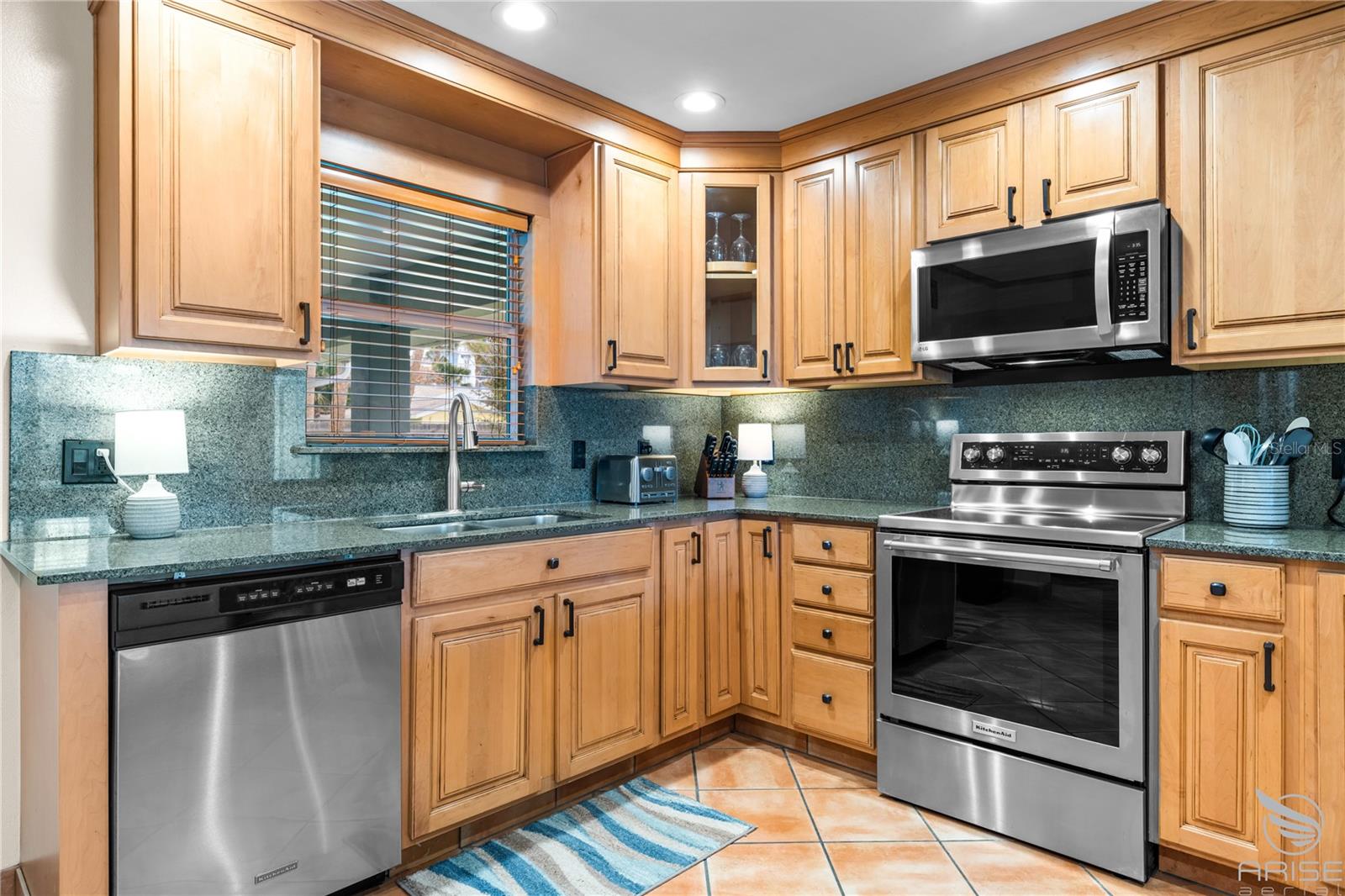 Image 22 of 54 For 818 Hope Avenue