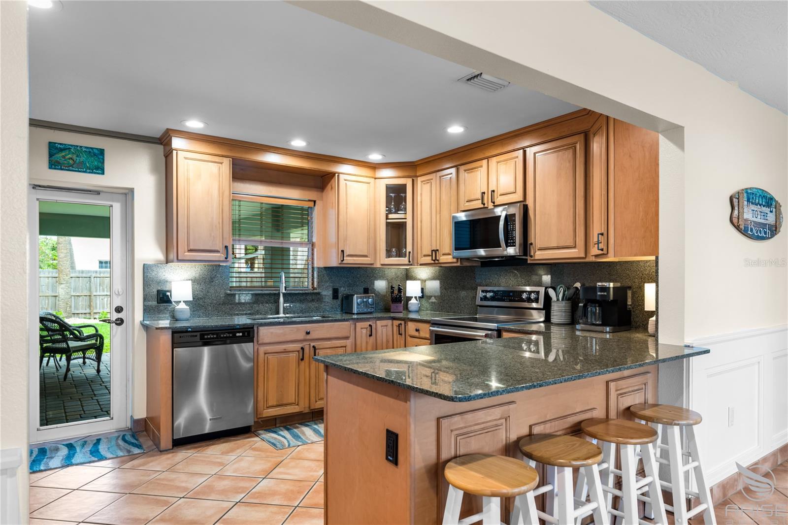 Image 23 of 54 For 818 Hope Avenue