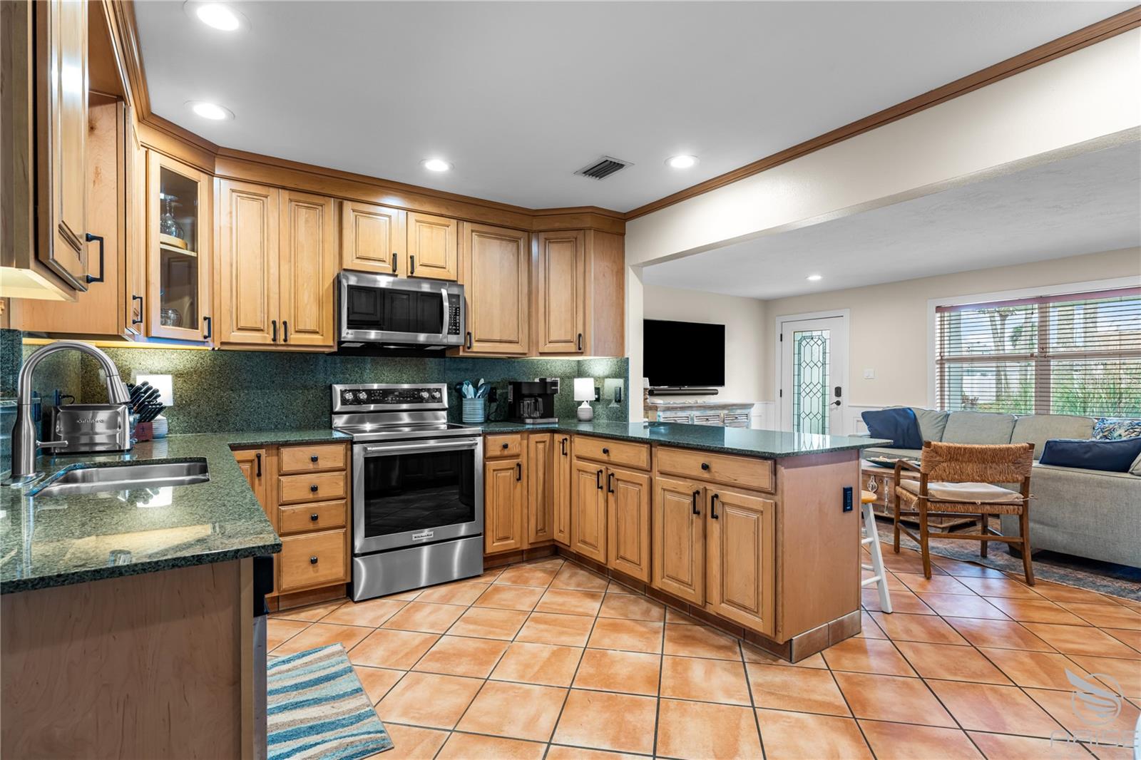 Image 24 of 54 For 818 Hope Avenue