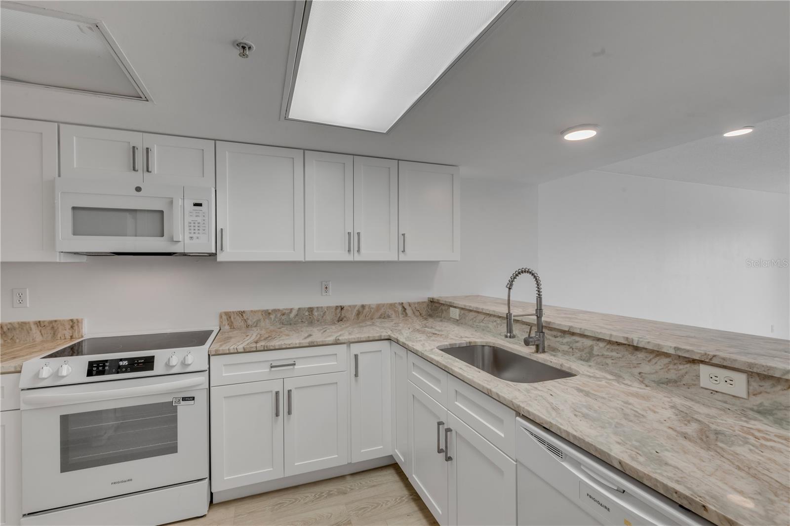 Image 18 of 64 For 4 Oceans West Boulevard 402a